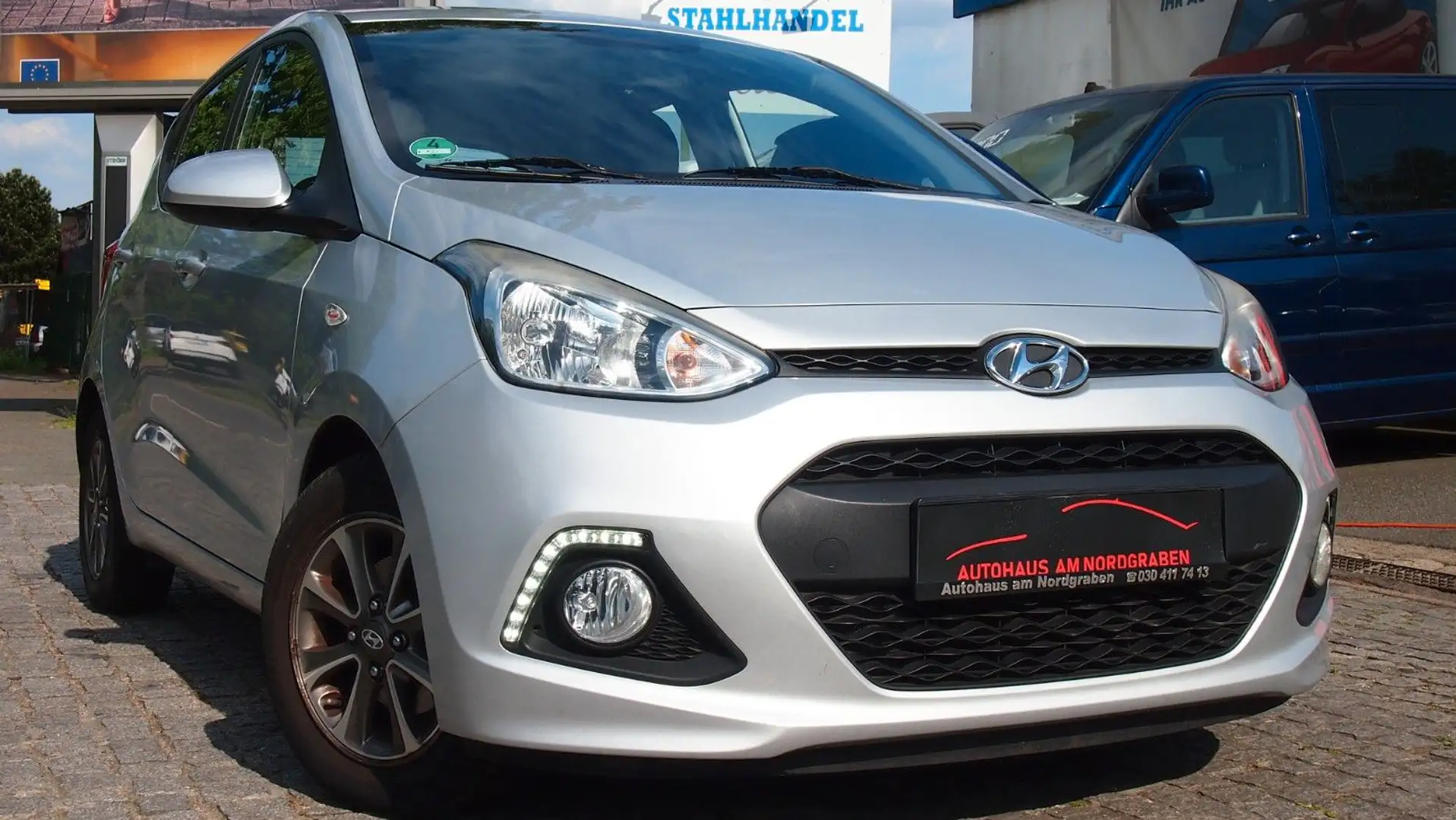 Hyundai i10 FIFA World Cup Edition ERST 79TKm Silber - 2