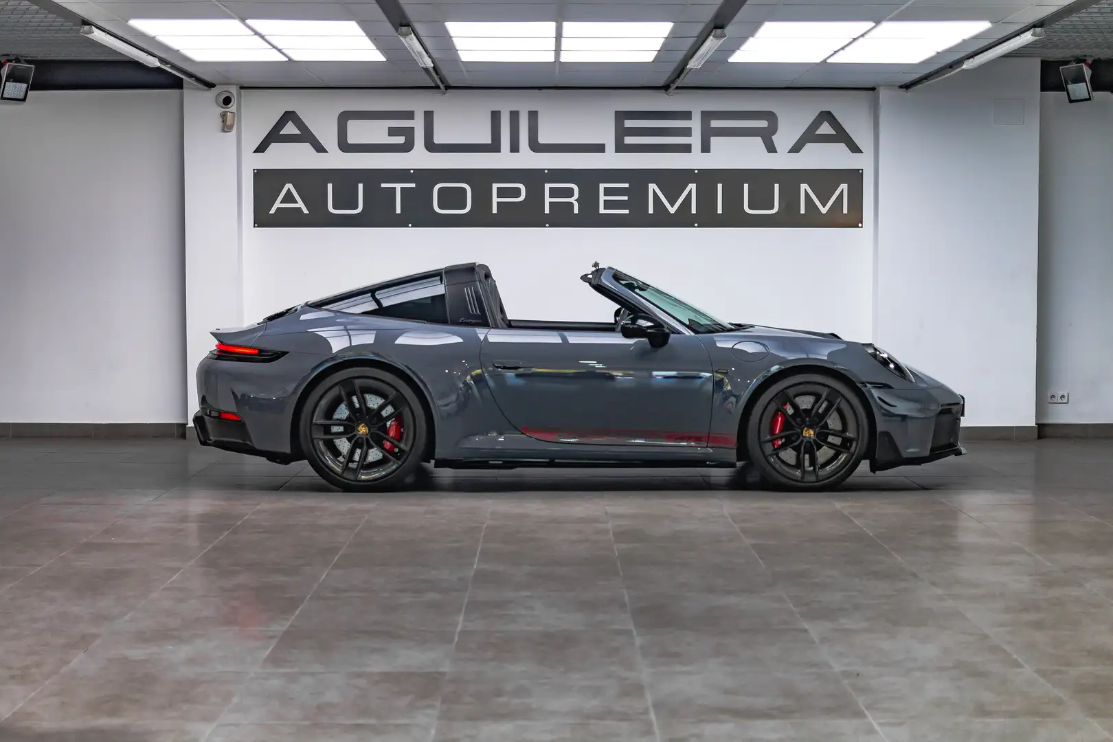 Porsche 992 Targa 4 GTS Gris - 2