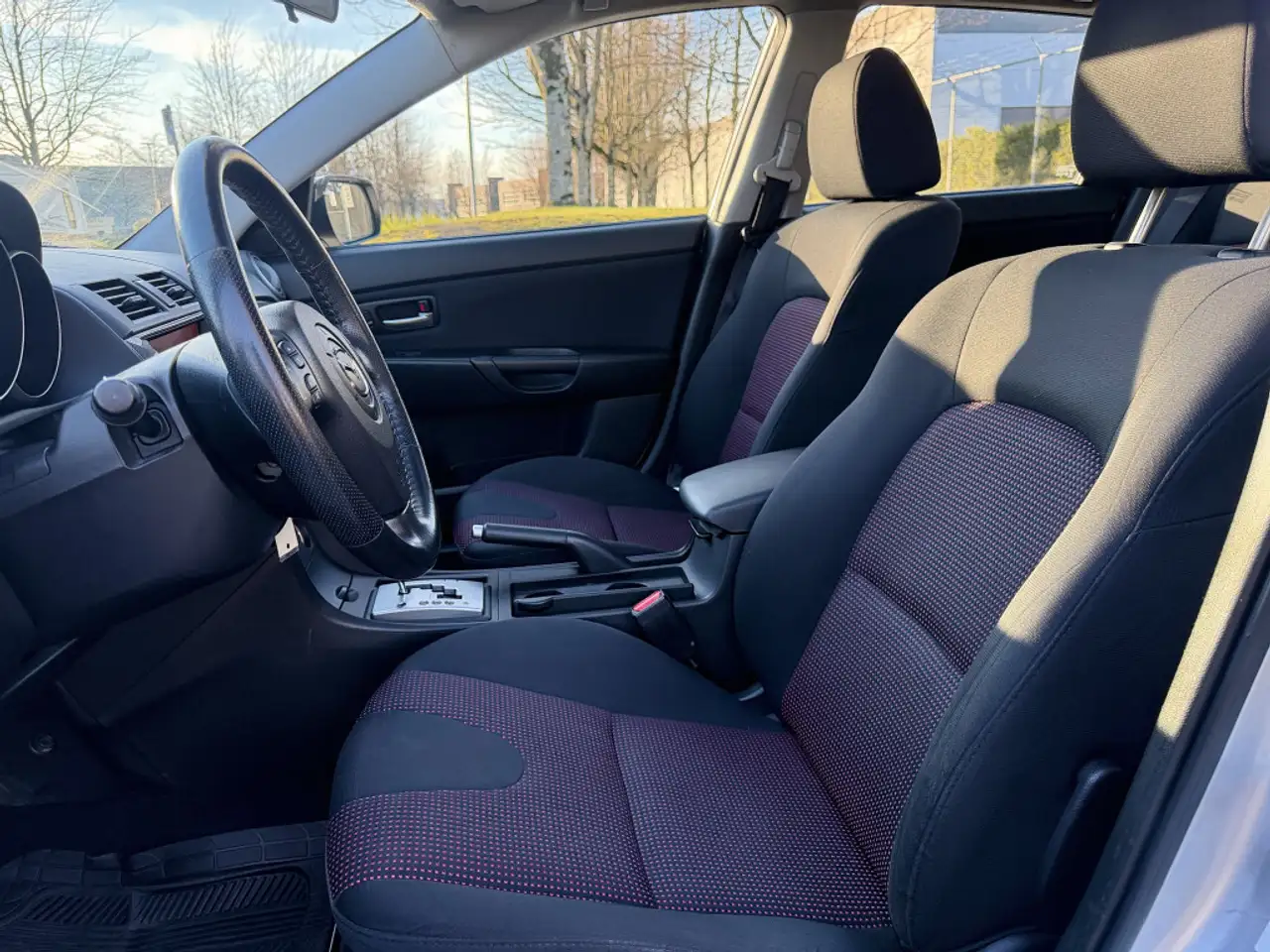 Mazda 3 снимка Mazda 3