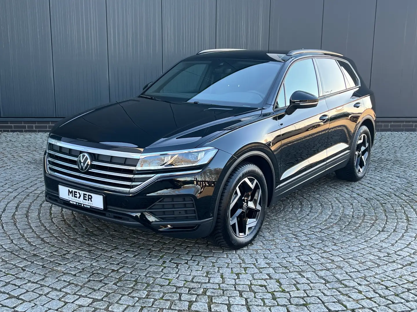 Volkswagen Touareg 3.0 TDI 4MOTION *AHK, Luftfederung, 19*-LM Schwarz - 2