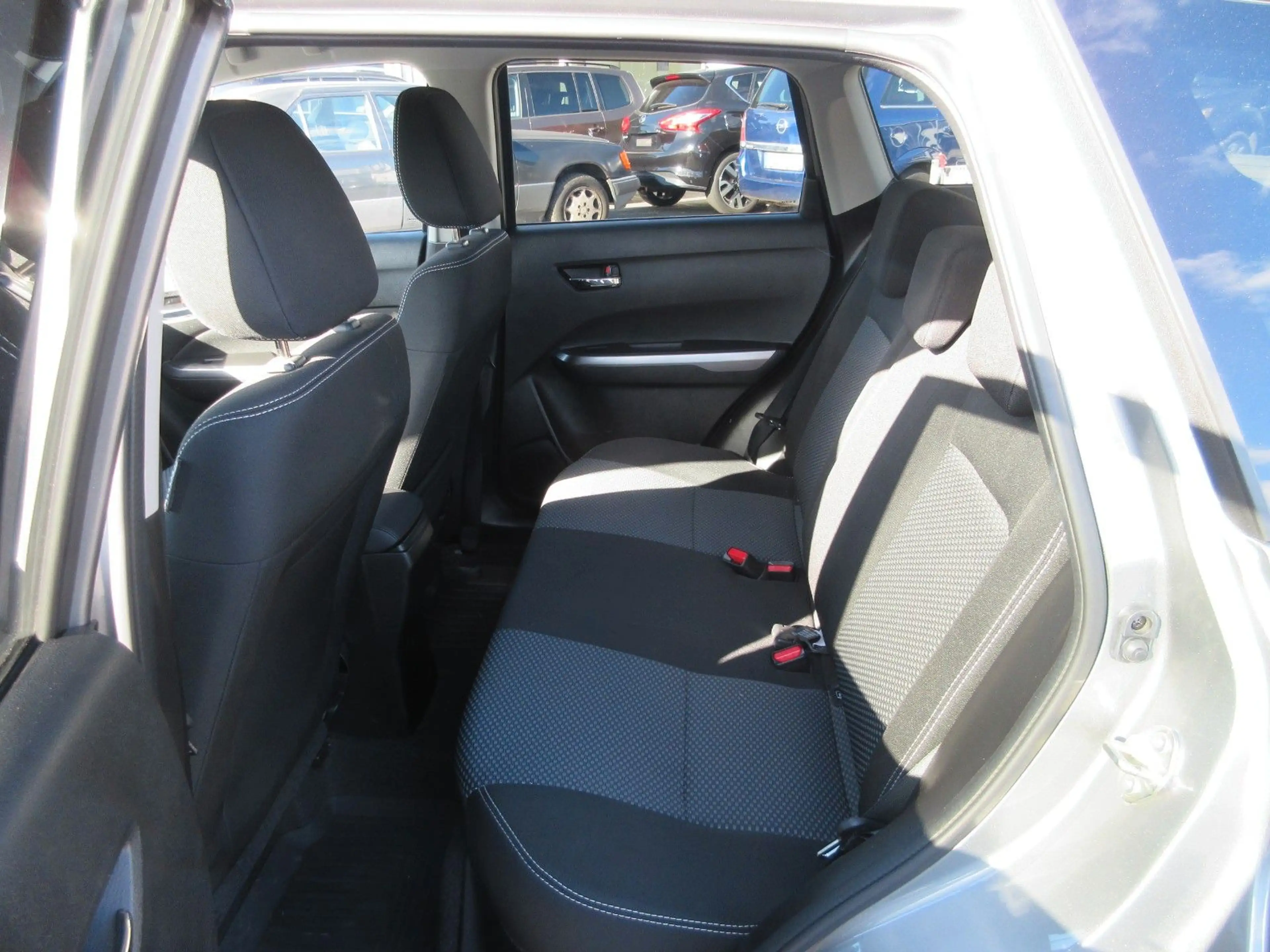 Suzuki Vitara 1.4 Mild-Hybrid Comfort 4x4 **2.HAND** — photo 8