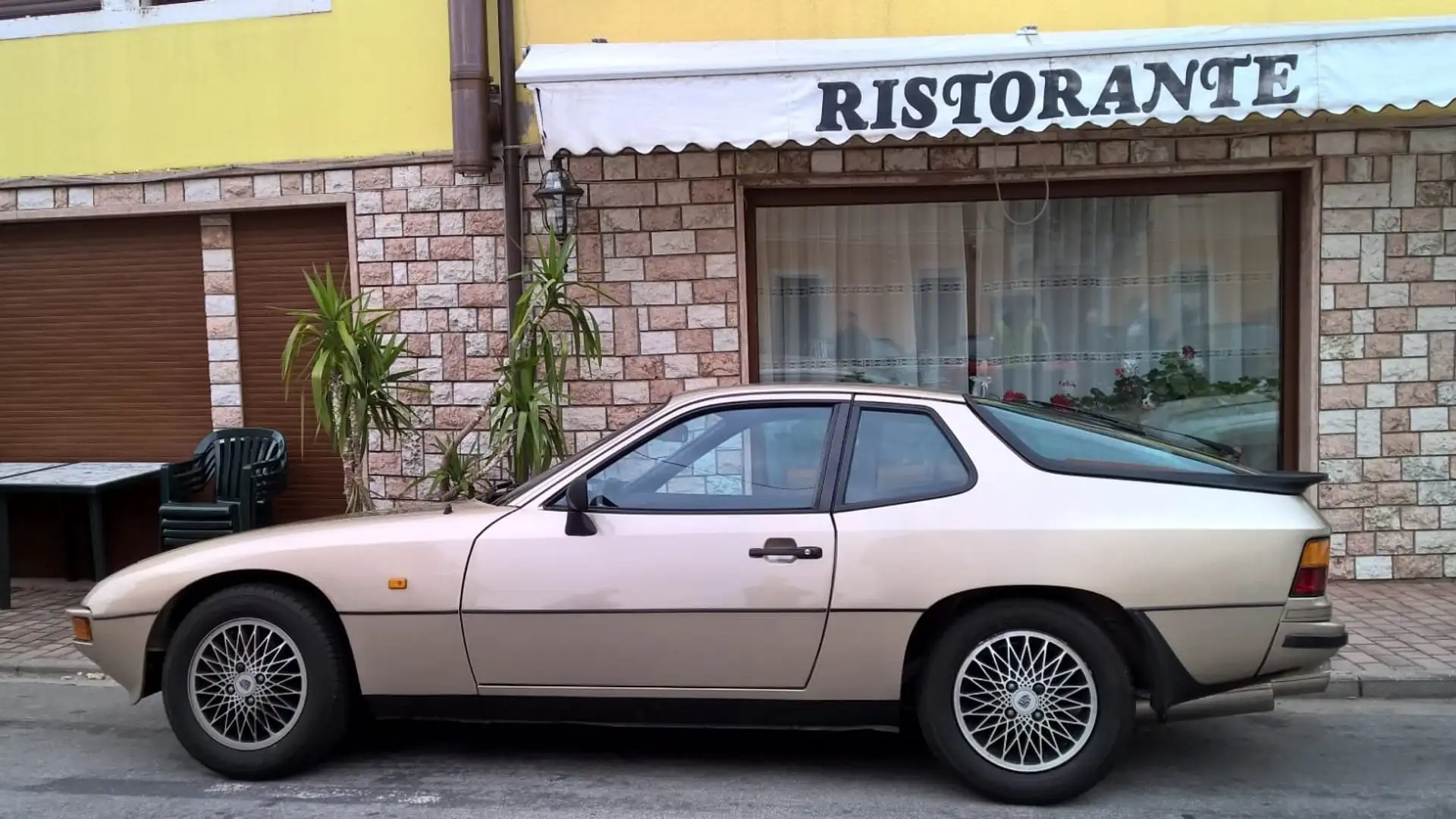 Porsche 924 Targa Oro - 1