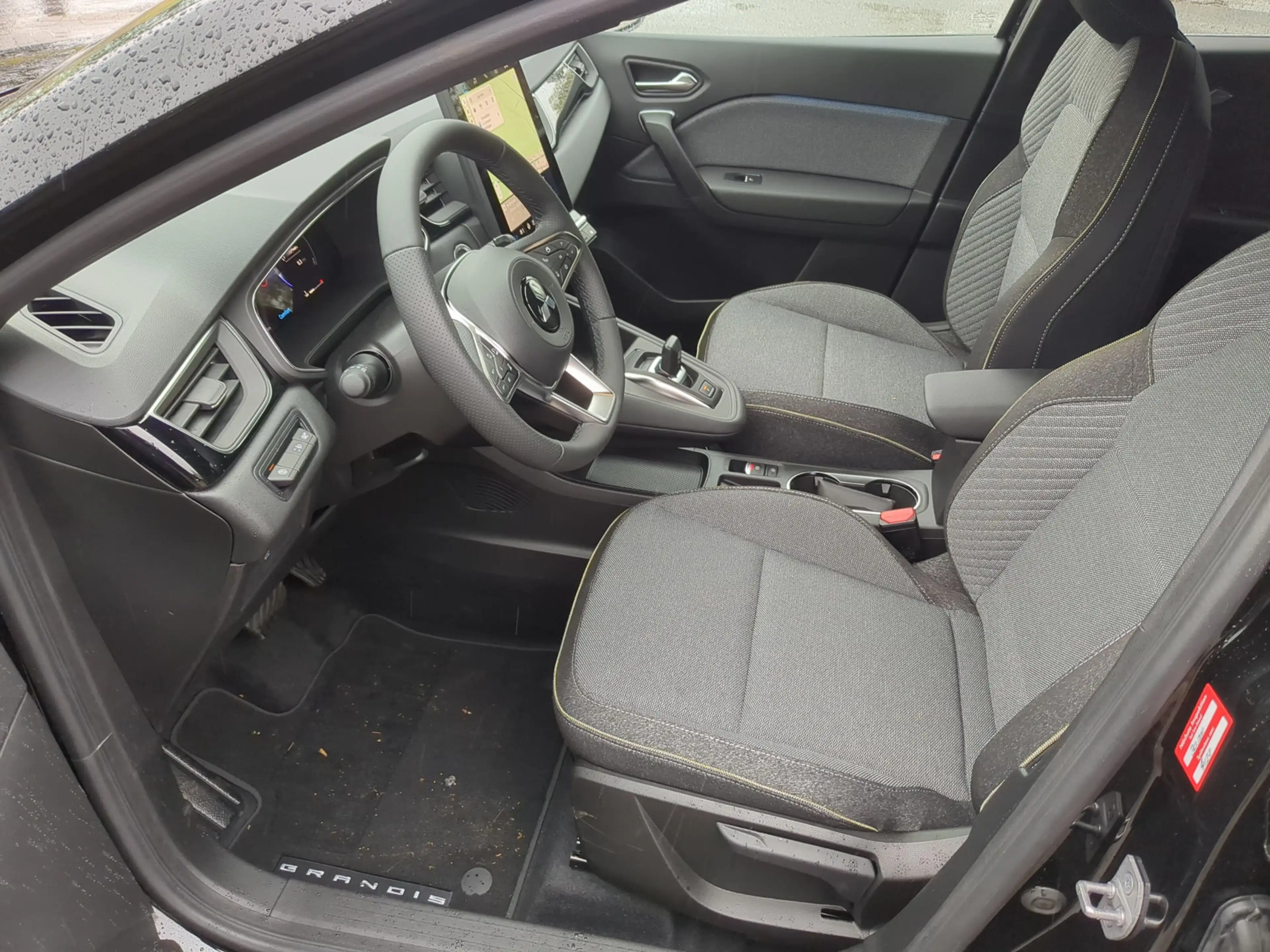 Mitsubishi Grandis 1.3 AT Intro Edition — photo 5