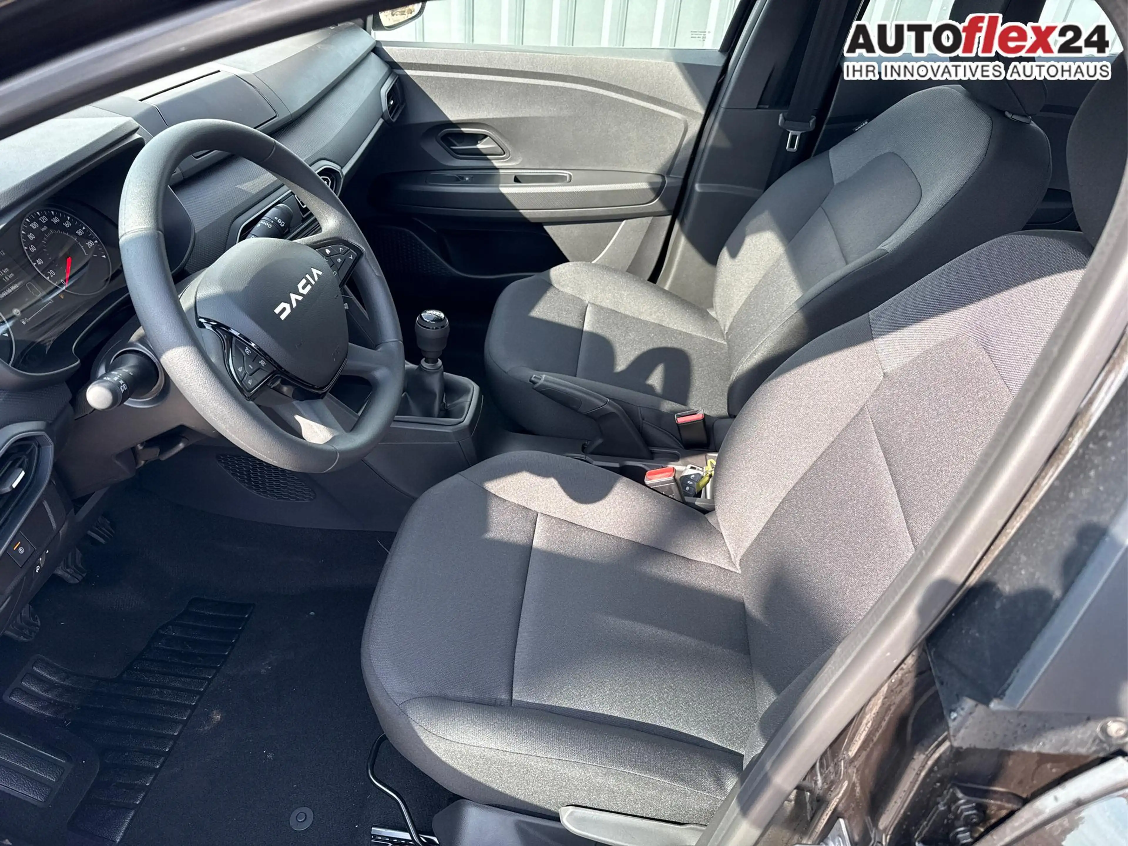 Dacia Sandero Essential TCe 90 PS Klima-DAB-LED-Tempomat-Limi... — photo 7