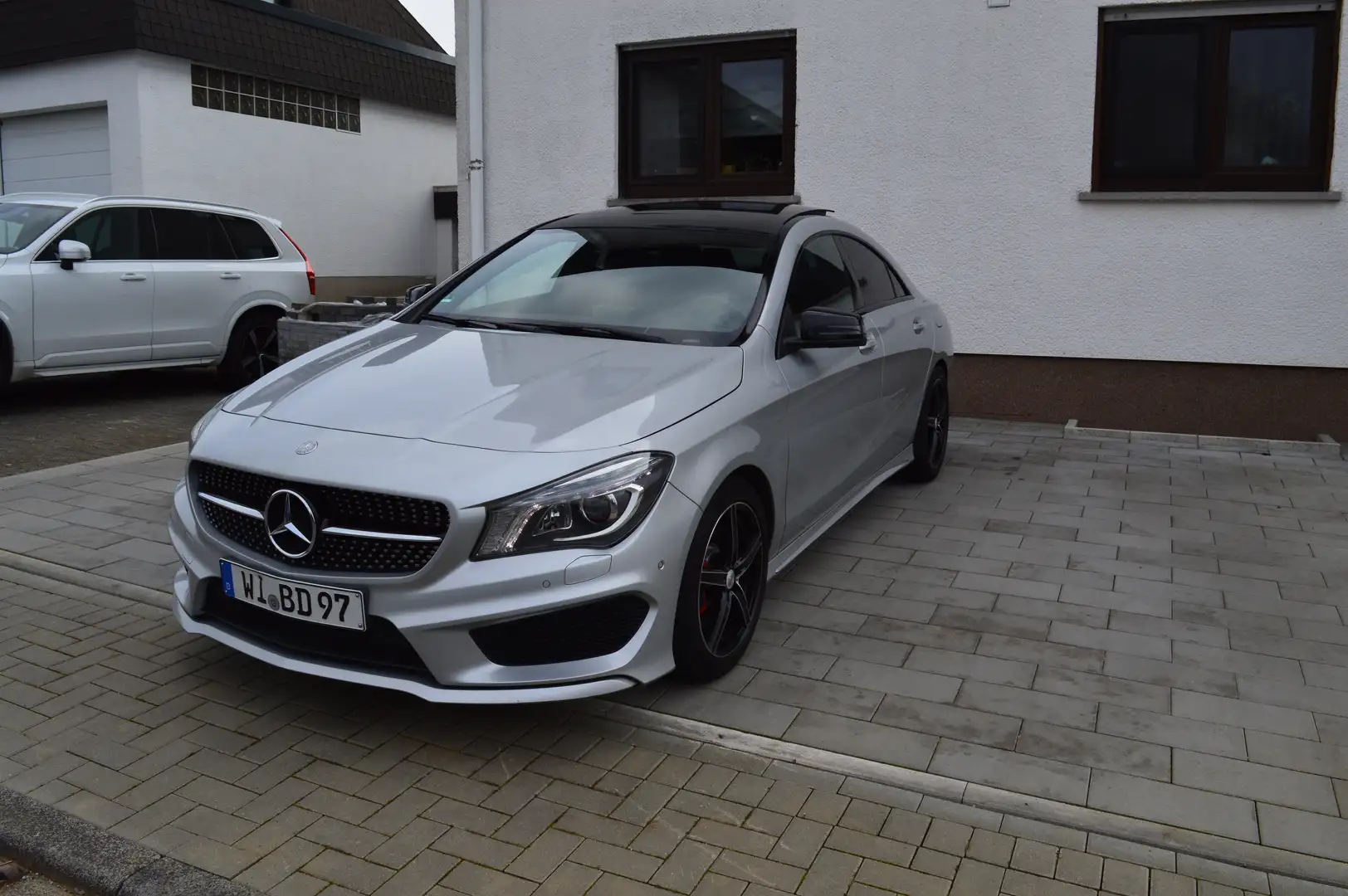 Mercedes-Benz CLA 250 7G-DCT AMG Line - 1