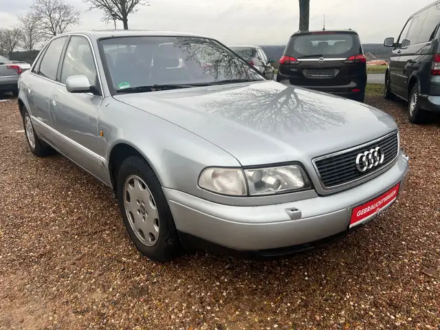 Audi A8 A8 3.7 quattro/ Standheizung