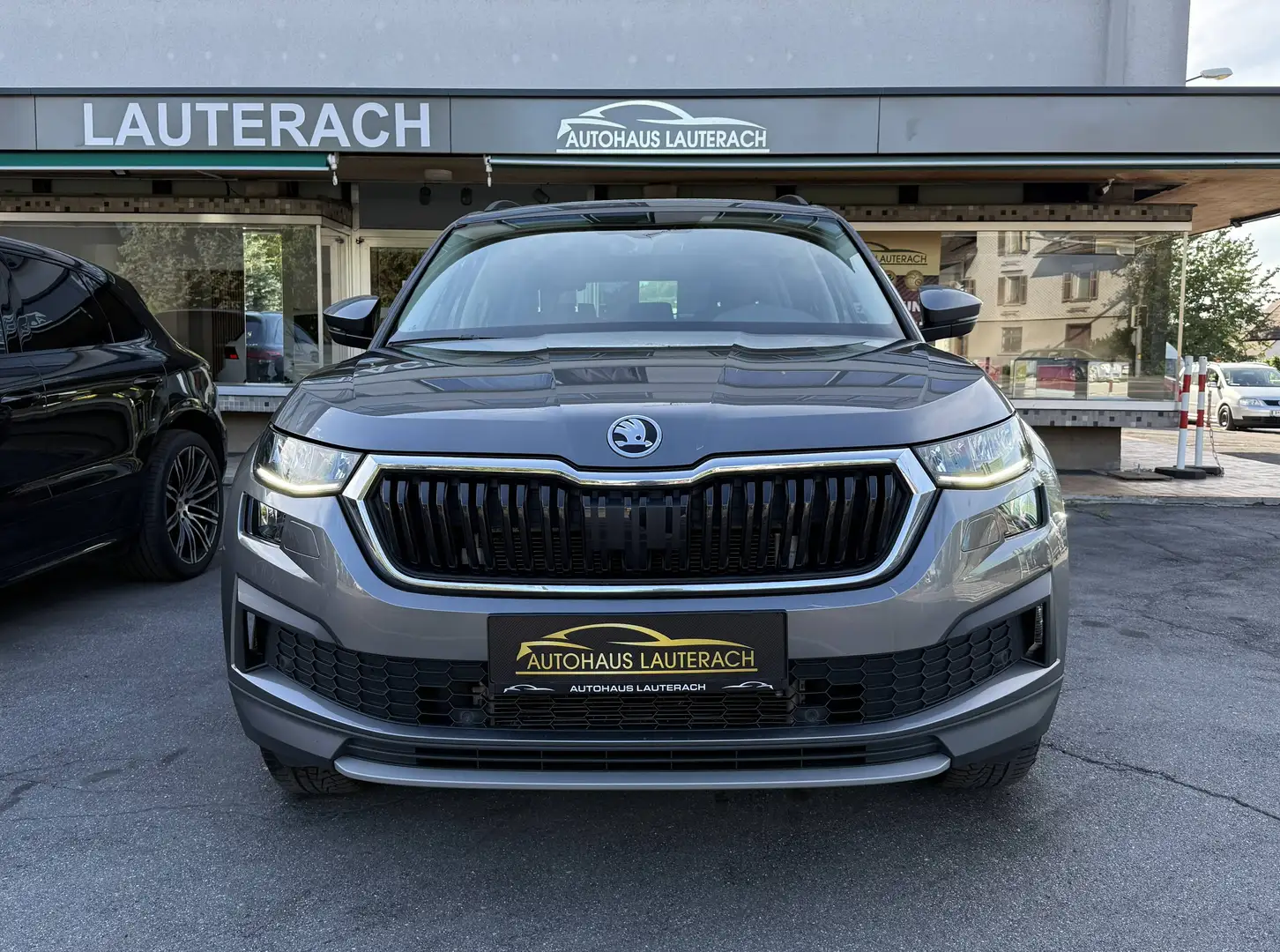 Skoda Kodiaq Ambition 2.0 TDI DSG *PANORAMA *AHK *VIRTUAL *ACC *1.BESITZ Grau - 2