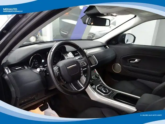 Land Rover Range Rover Evoque view 3