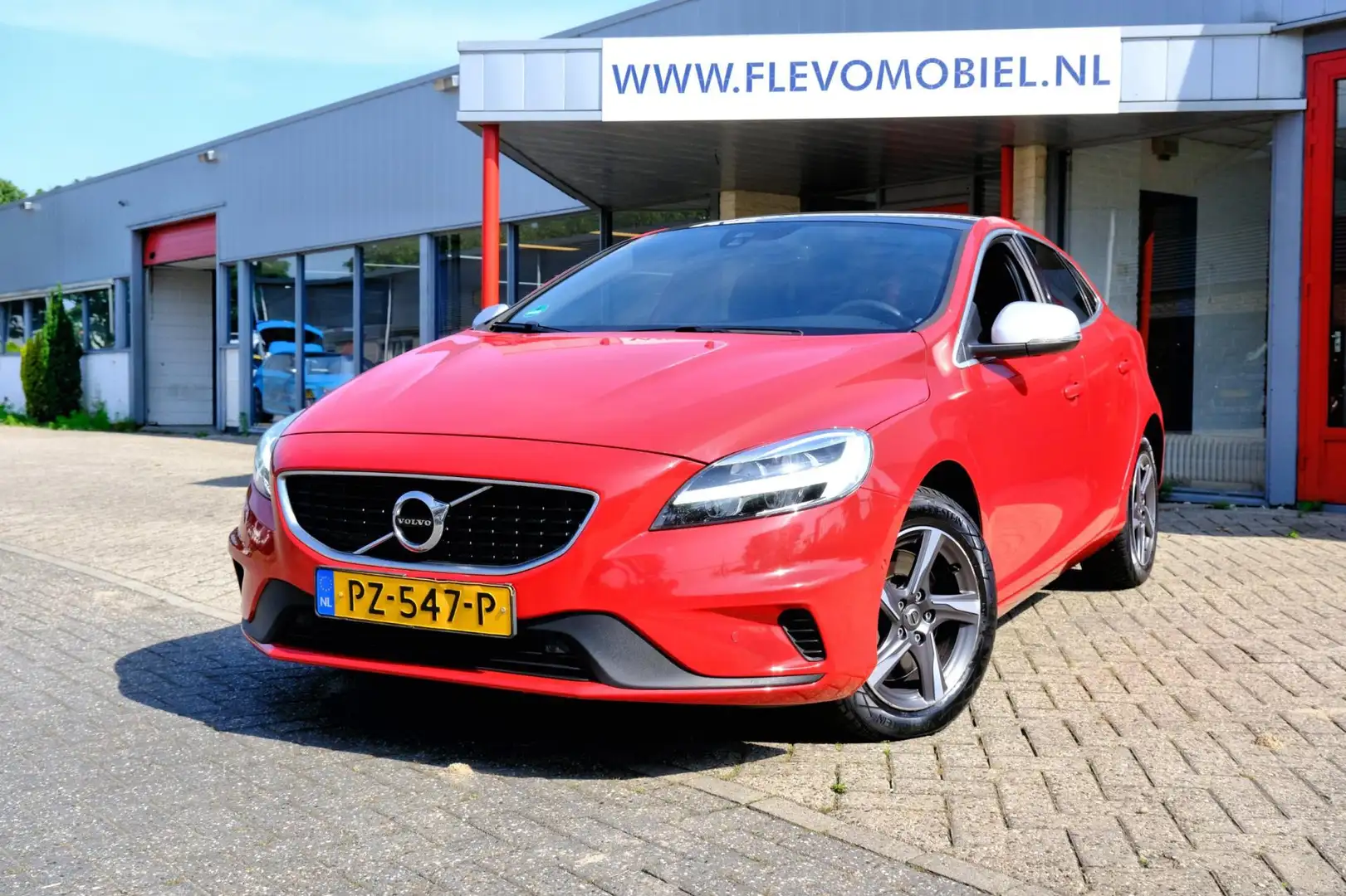 Volvo V40 2.0 D3 150pk Business Sport Pano|Leder|ParkAssist| Rosso - 1