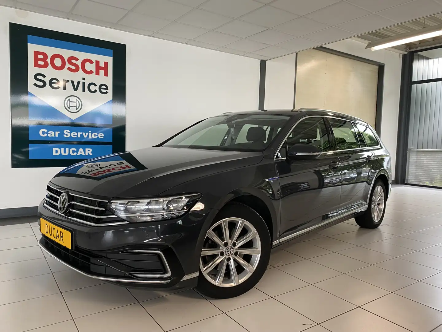 Volkswagen Passat Variant 1.4 TSI PHEV GTE Business Apple carplay / Camera Grijs - 1