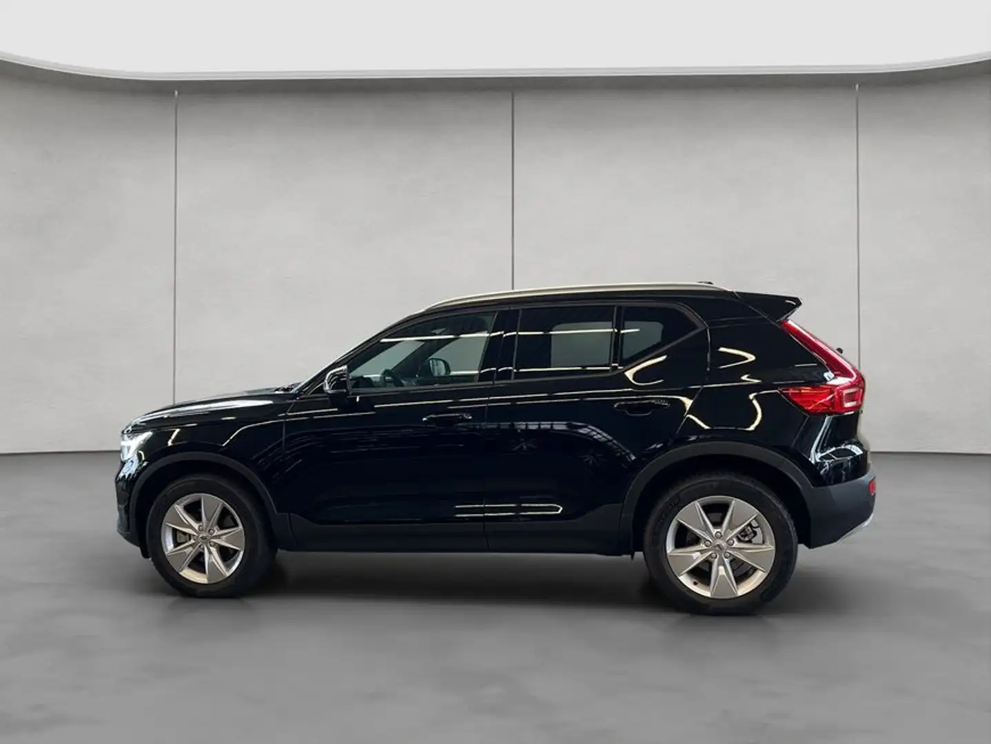 Volvo XC40 XC40 B3 Aut LED Google-Maps Kamera PDCv+h AHK Schwarz - 2