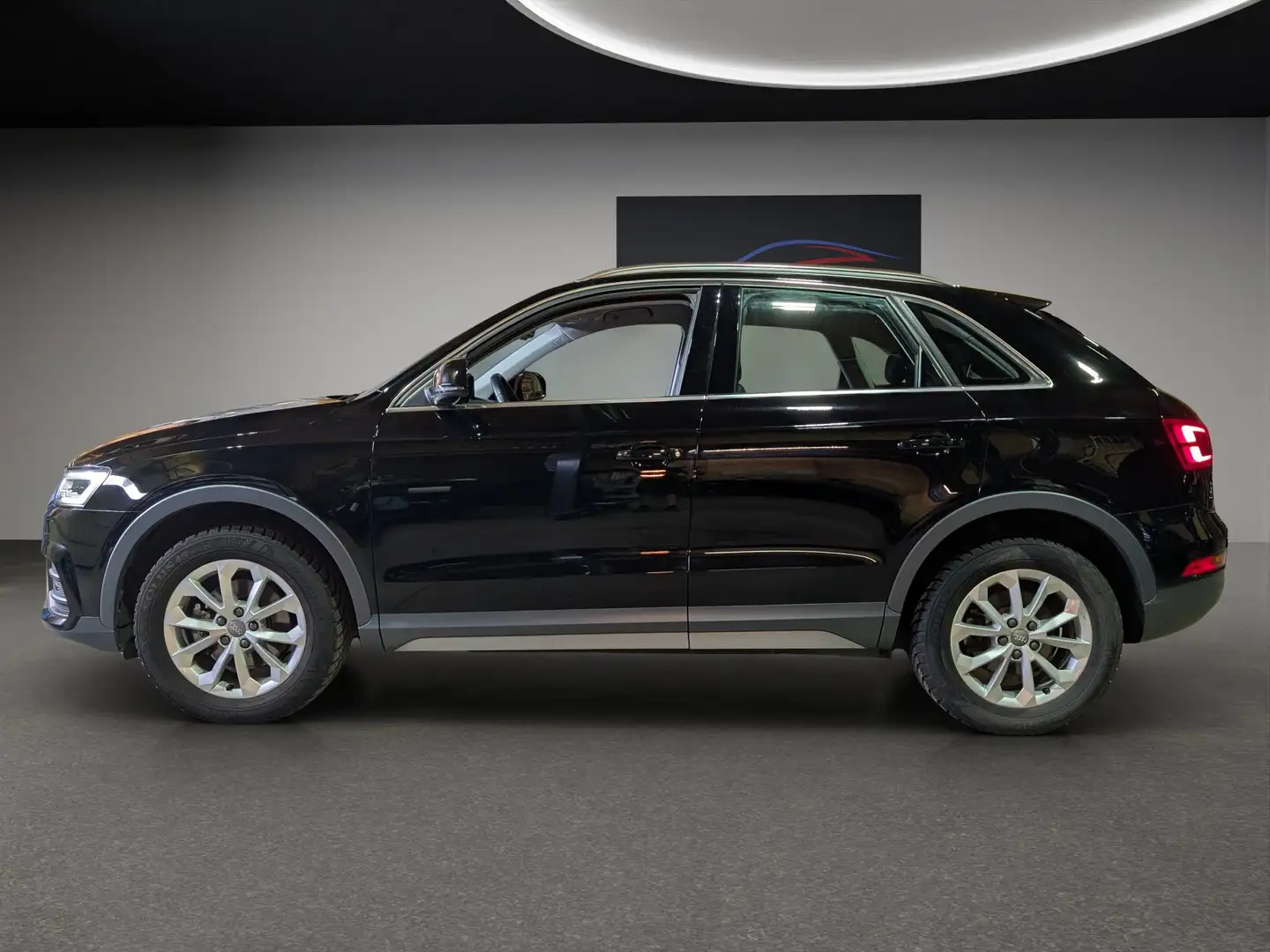 Audi Q3 2.0 TDi quattro*AHK*TÜV+Service neu*Garantie Schwarz - 2