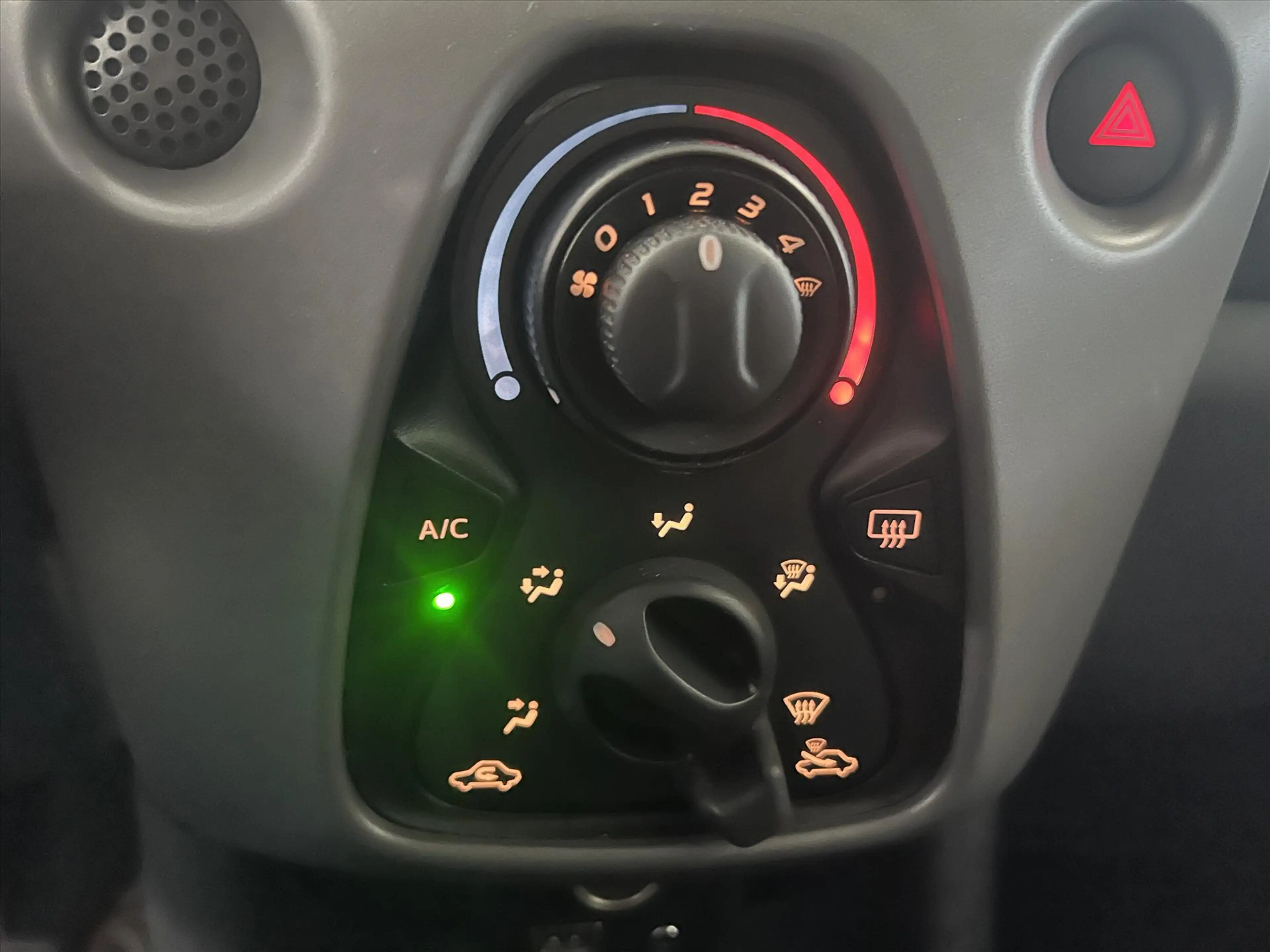 Peugeot 108 1.0 e-VTi 72pk 5D Active — photo 13