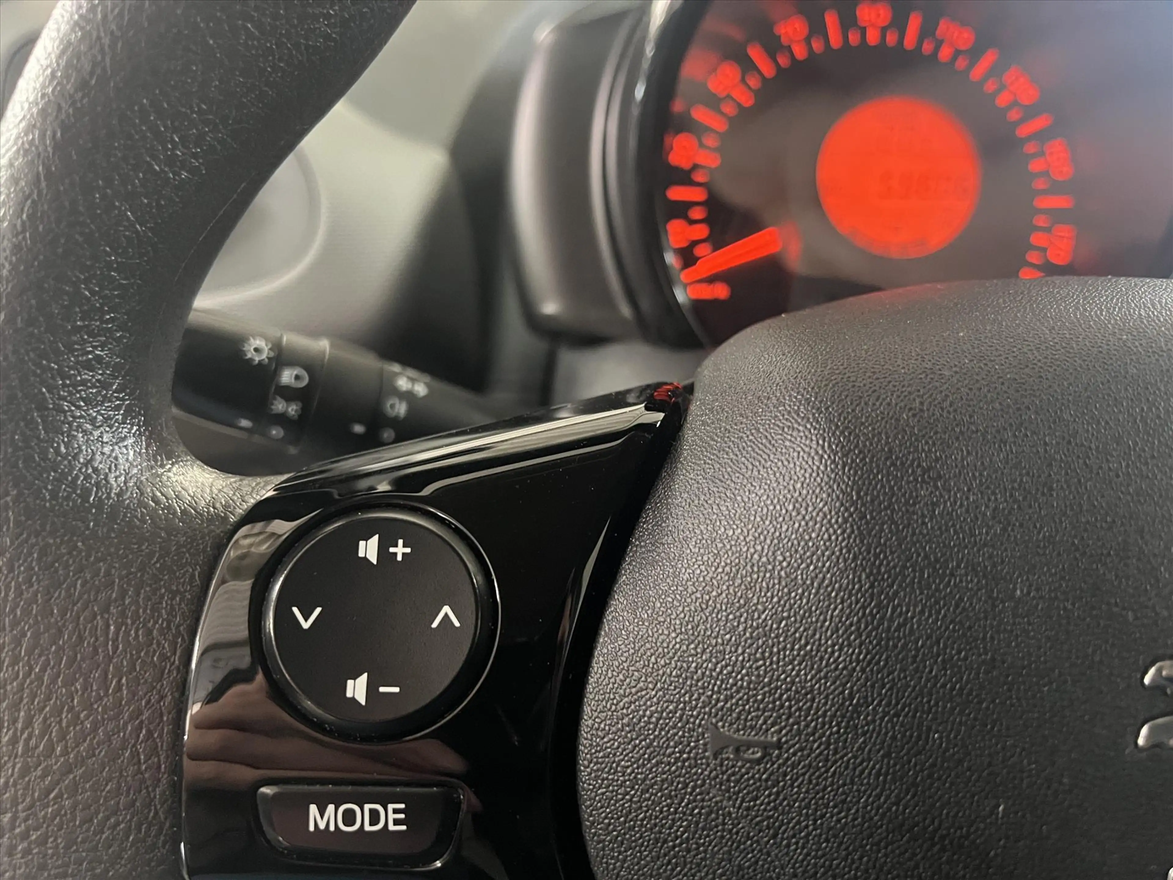 Peugeot 108 1.0 e-VTi 72pk 5D Active — photo 9