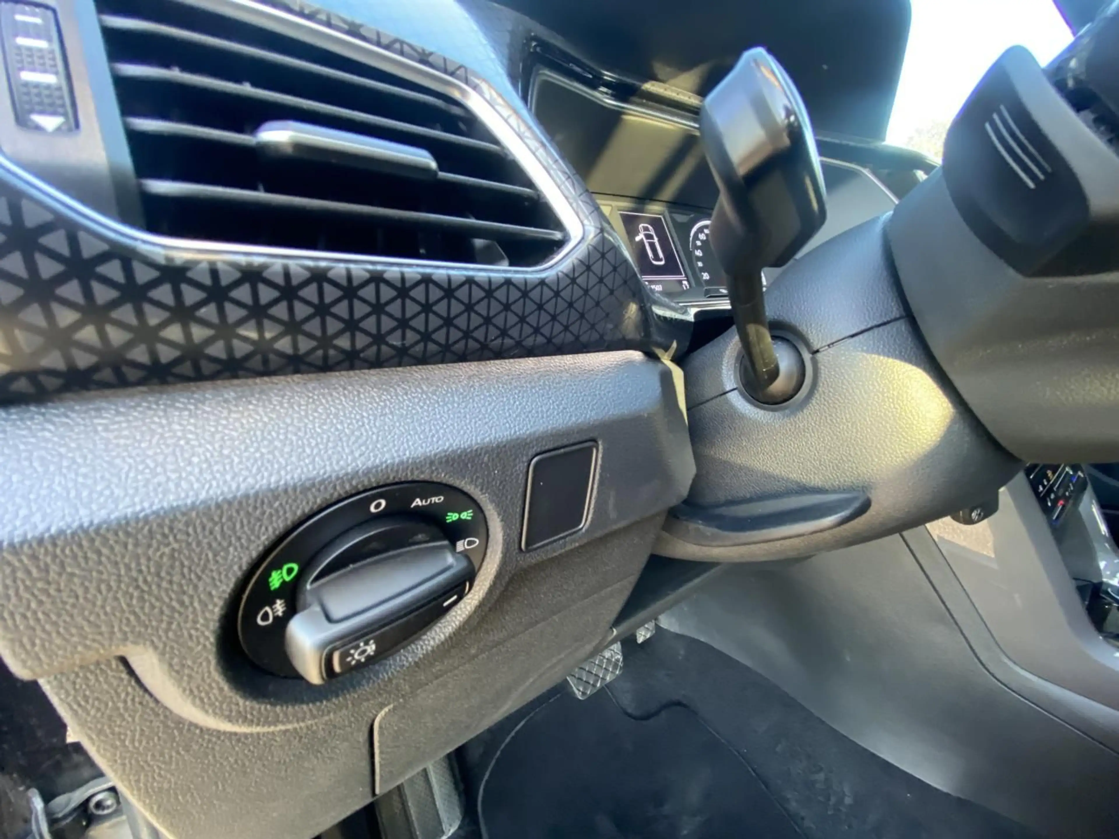 Volkswagen T-Cross 1.5 TSI DSG STYLE 17"+NAVI+LED+AHK+KAMER — photo 10