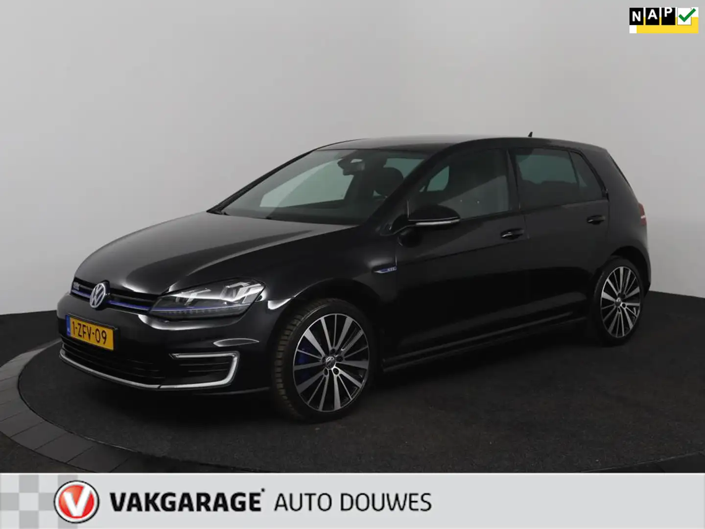 Volkswagen Golf GTE 1.4 TSI | NAP | Automaat | 5 drs. | Navigatie | Ca Negru - 1