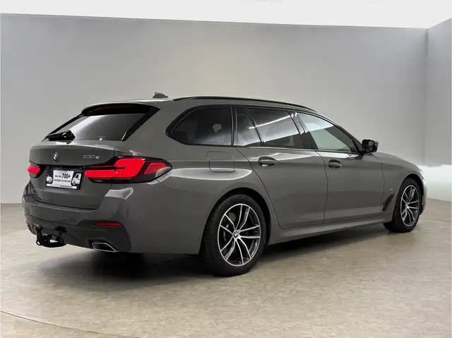 BMW 5 Series view 12