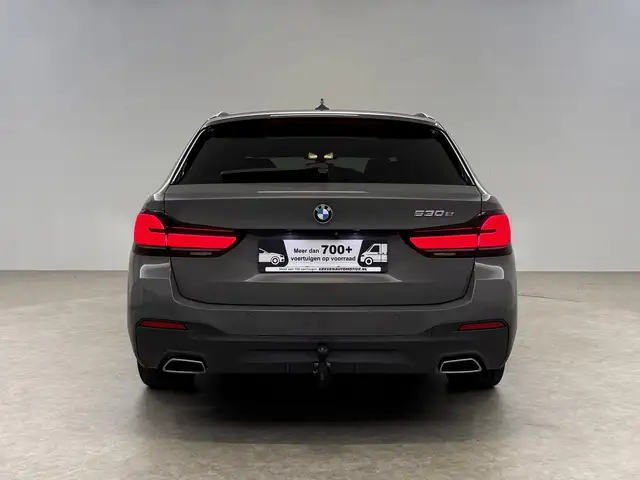 BMW 5 Series view 9
