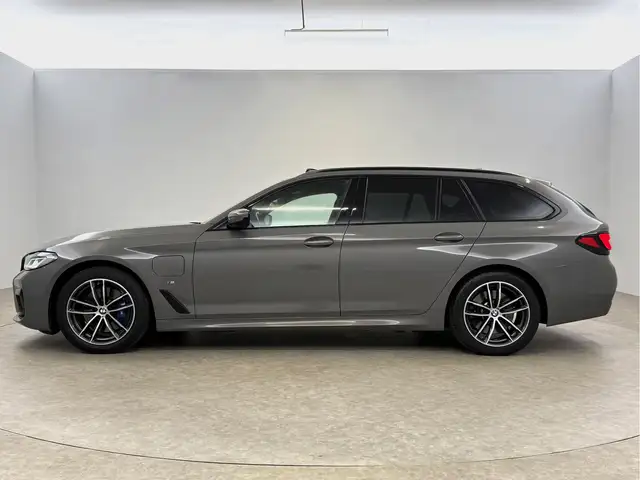 BMW 5 Series view 11