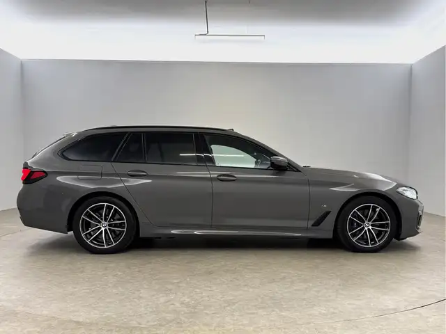 BMW 5 Series view 10