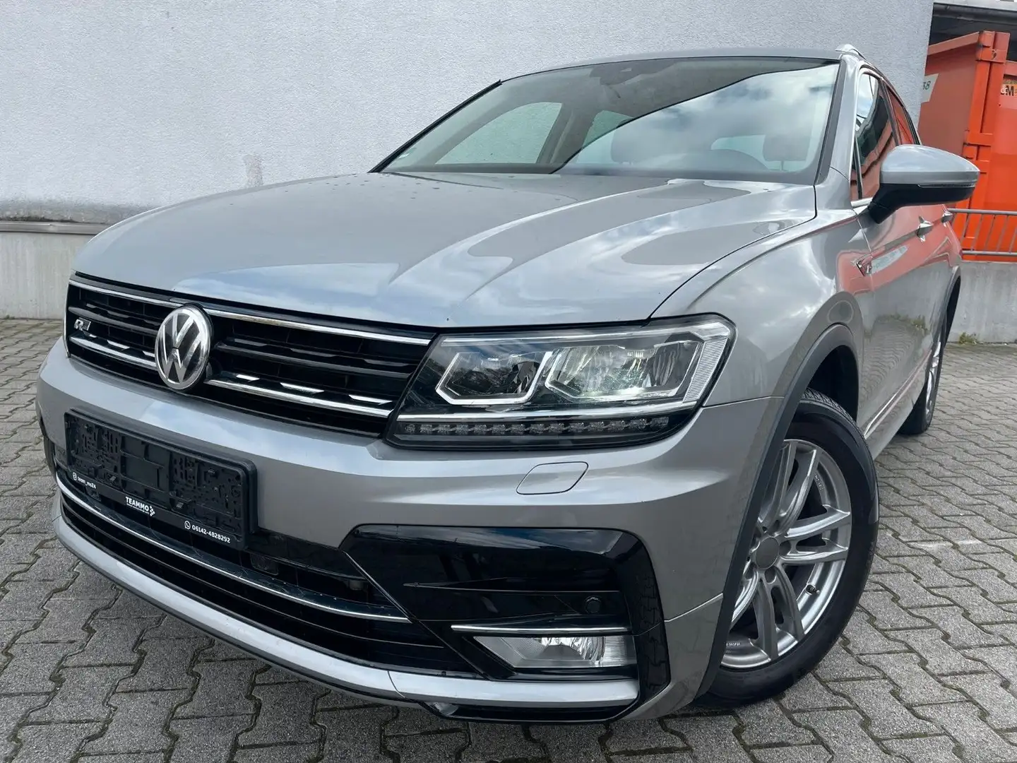 Volkswagen Tiguan 4MOTION HIGHLINE|DIGITAL|SPUR|ACC|AHK Plateado - 1