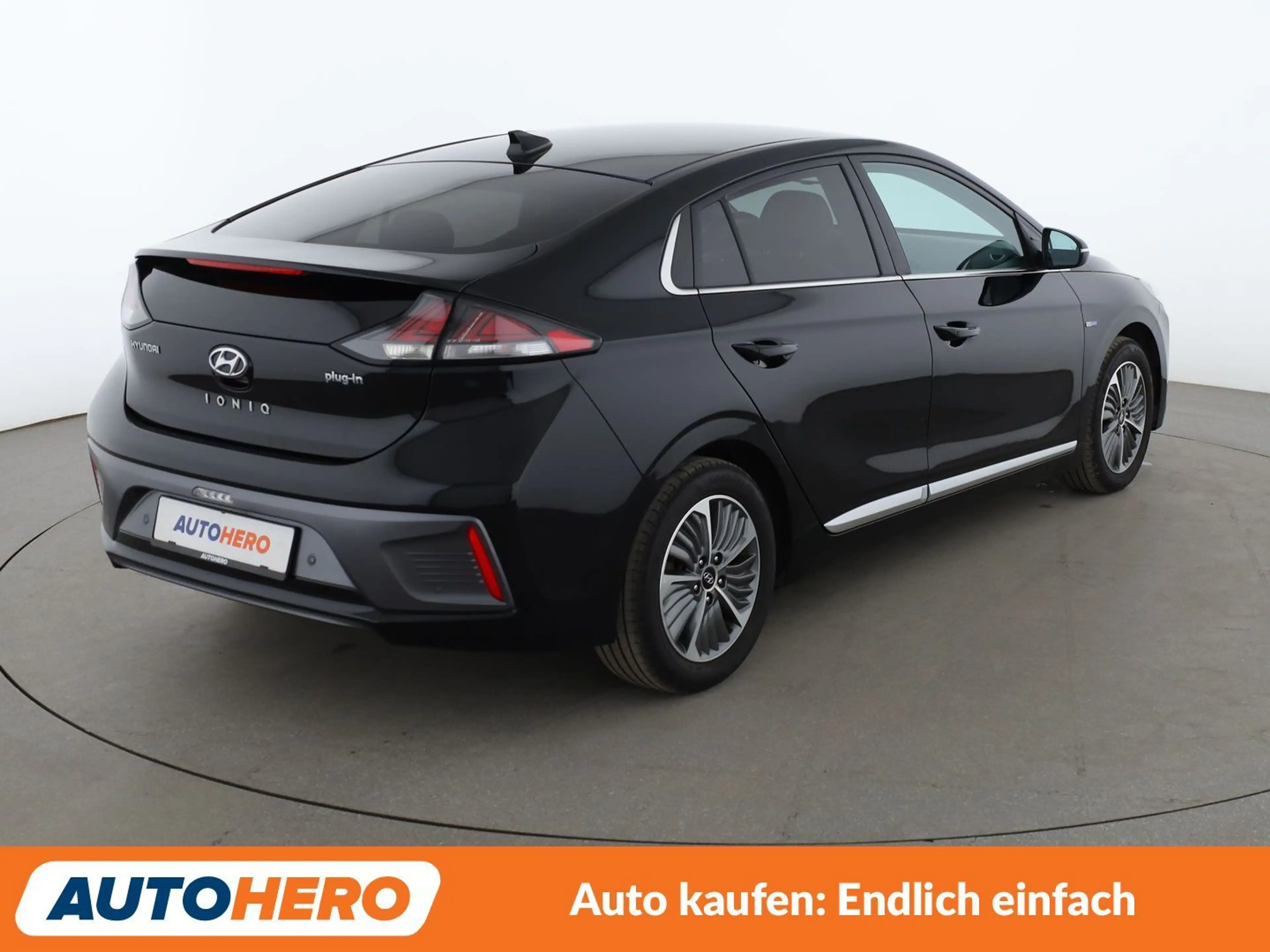 Hyundai IONIQ 1.6 Hybrid Premium Aut.*NAVI*BI-XENON*ACC*CAM*PDC* — photo 6