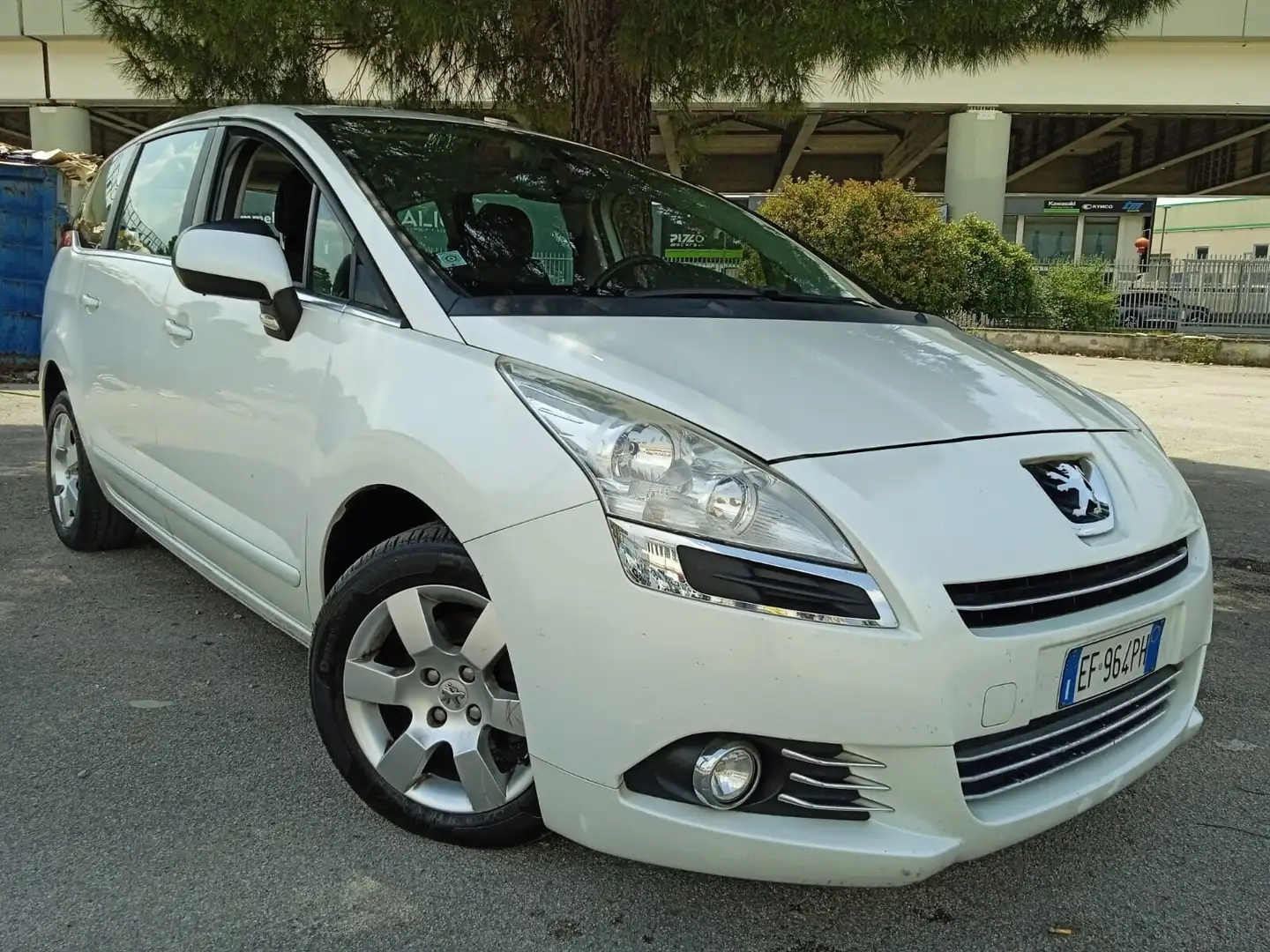 Peugeot 5008 1.6 HDi 112CV cambio robotizzato Tecno Weiß - 1