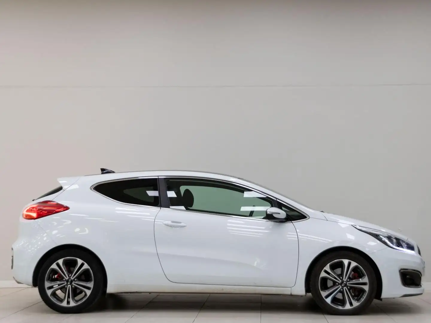 Kia 1.6 CRDi VGT 100kW (136CV) Tech Bianco - 2