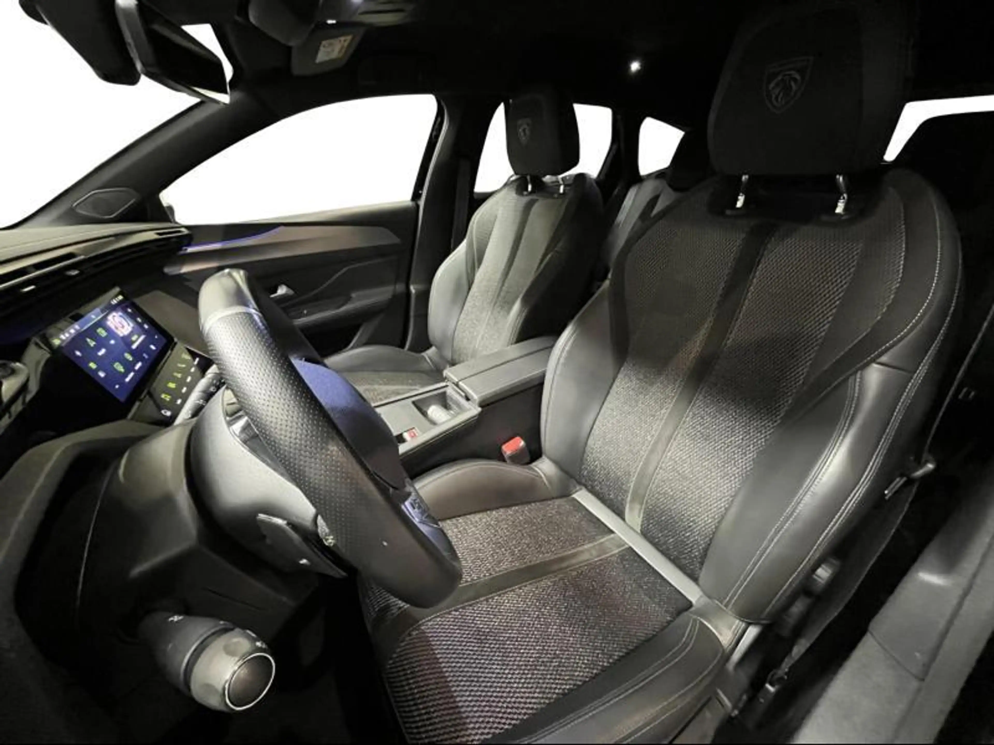 Peugeot 308 GT — photo 13