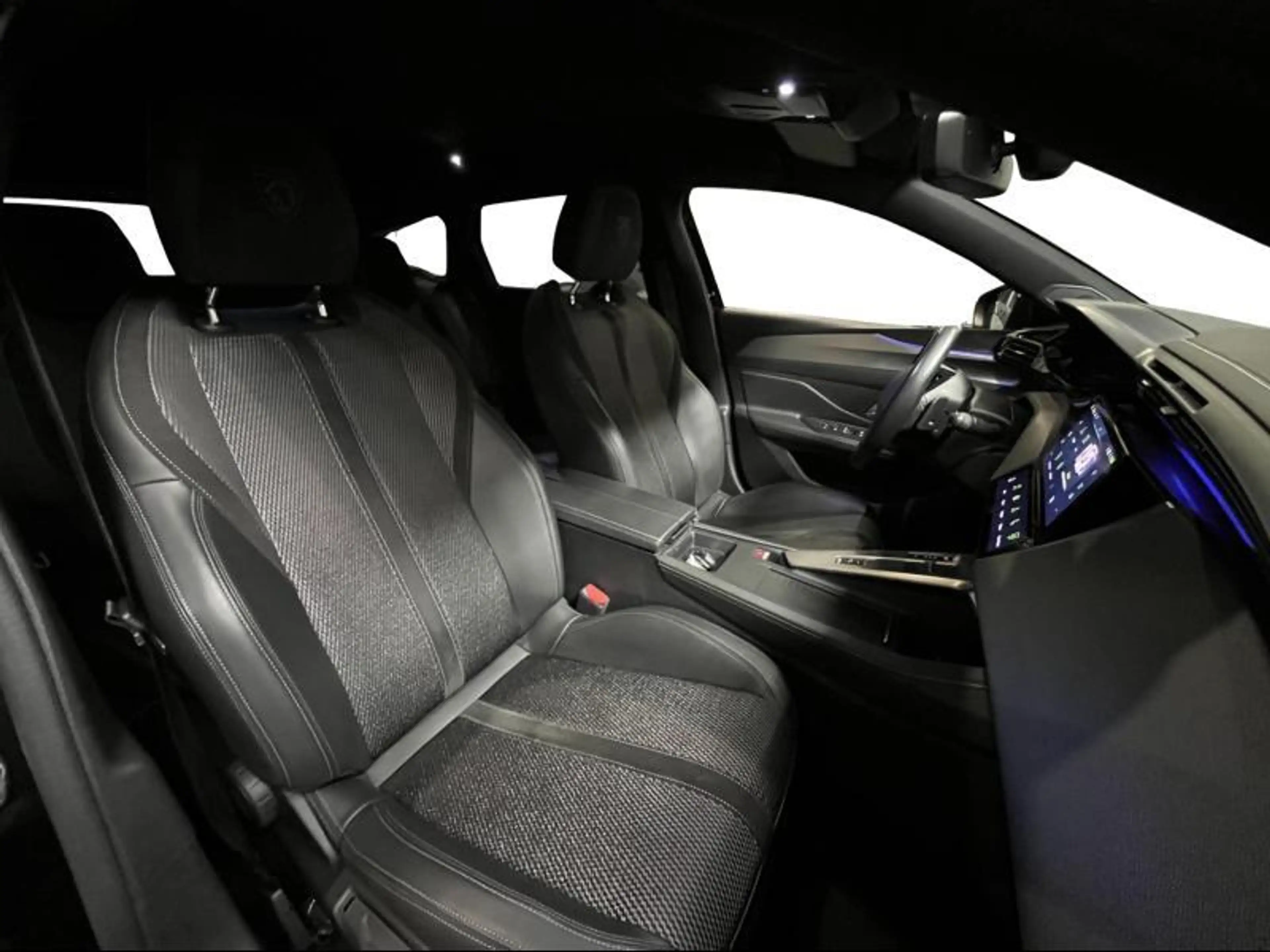 Peugeot 308 GT — photo 14