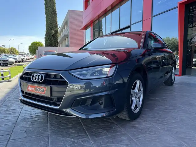 Audi A4 view 11