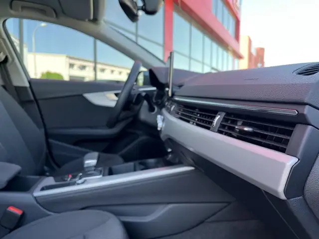 Audi A4 view 22