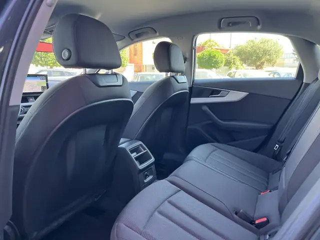 Audi A4 view 18