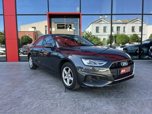 Audi A4 view 4