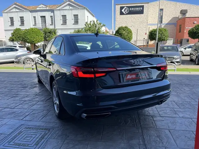 Audi A4 view 8