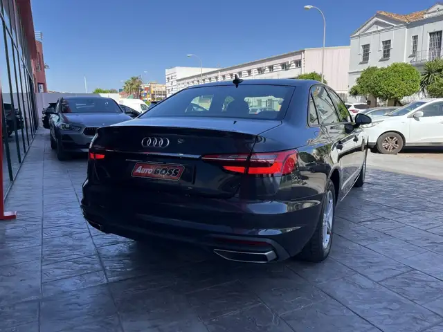 Audi A4 view 7