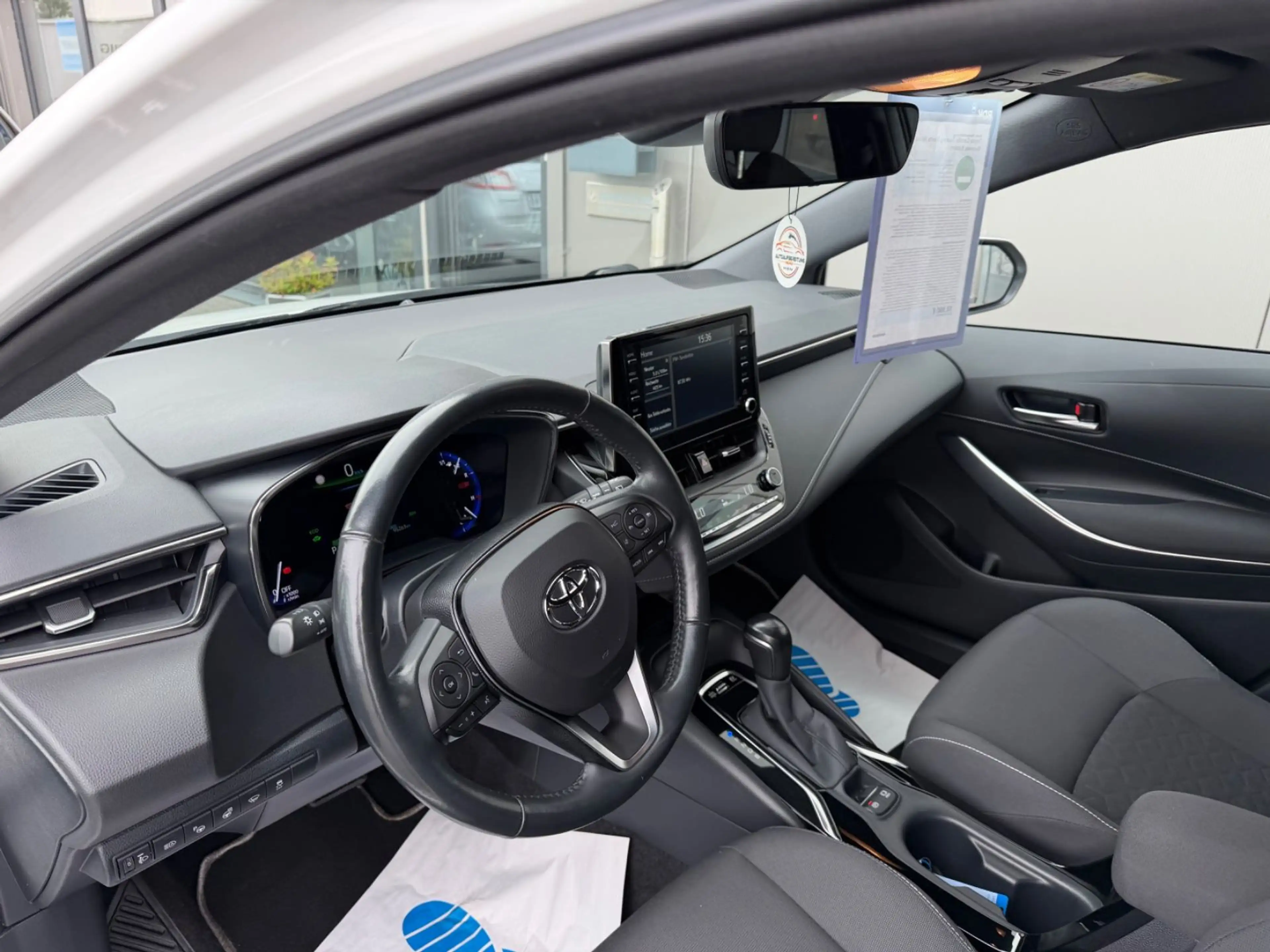 Toyota Corolla Touring Sports Hybrid Business Edition — photo 10