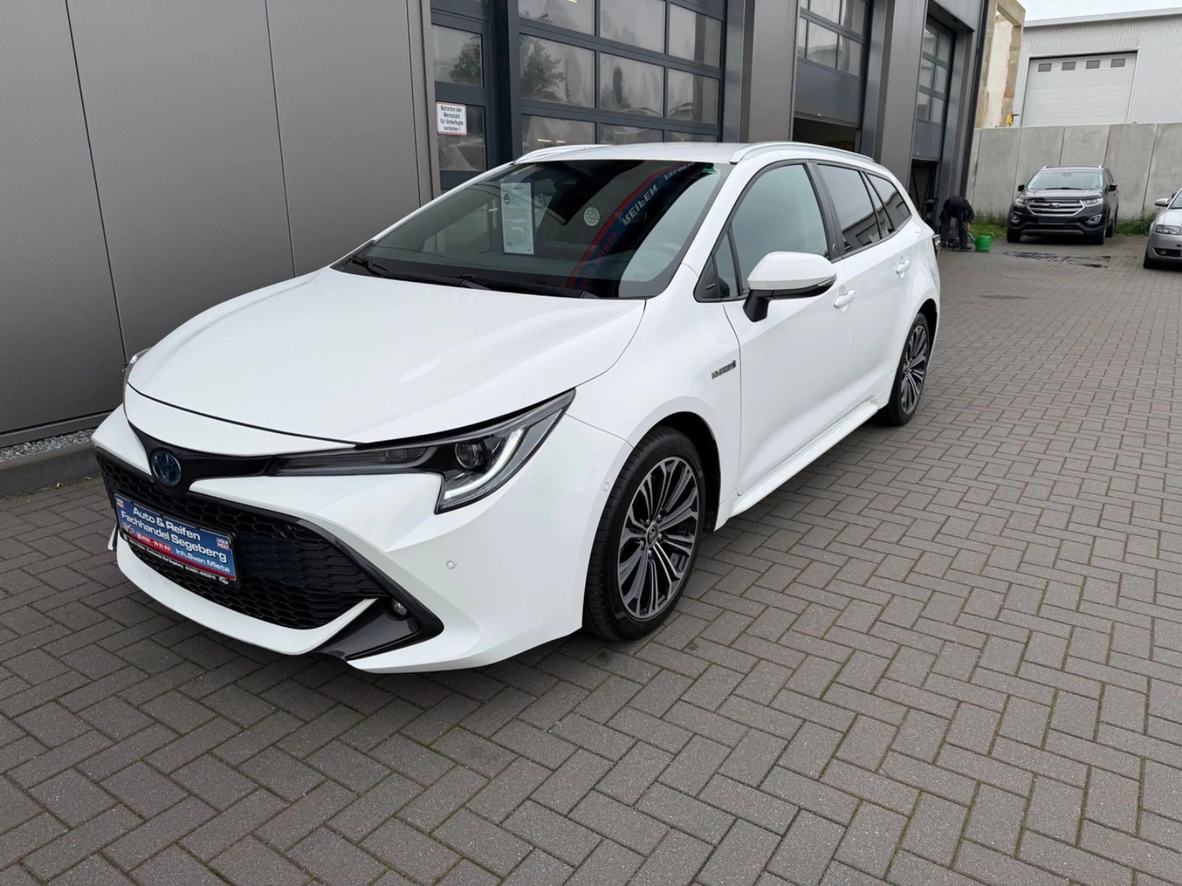 Toyota Corolla Touring Sports Hybrid Business Edition