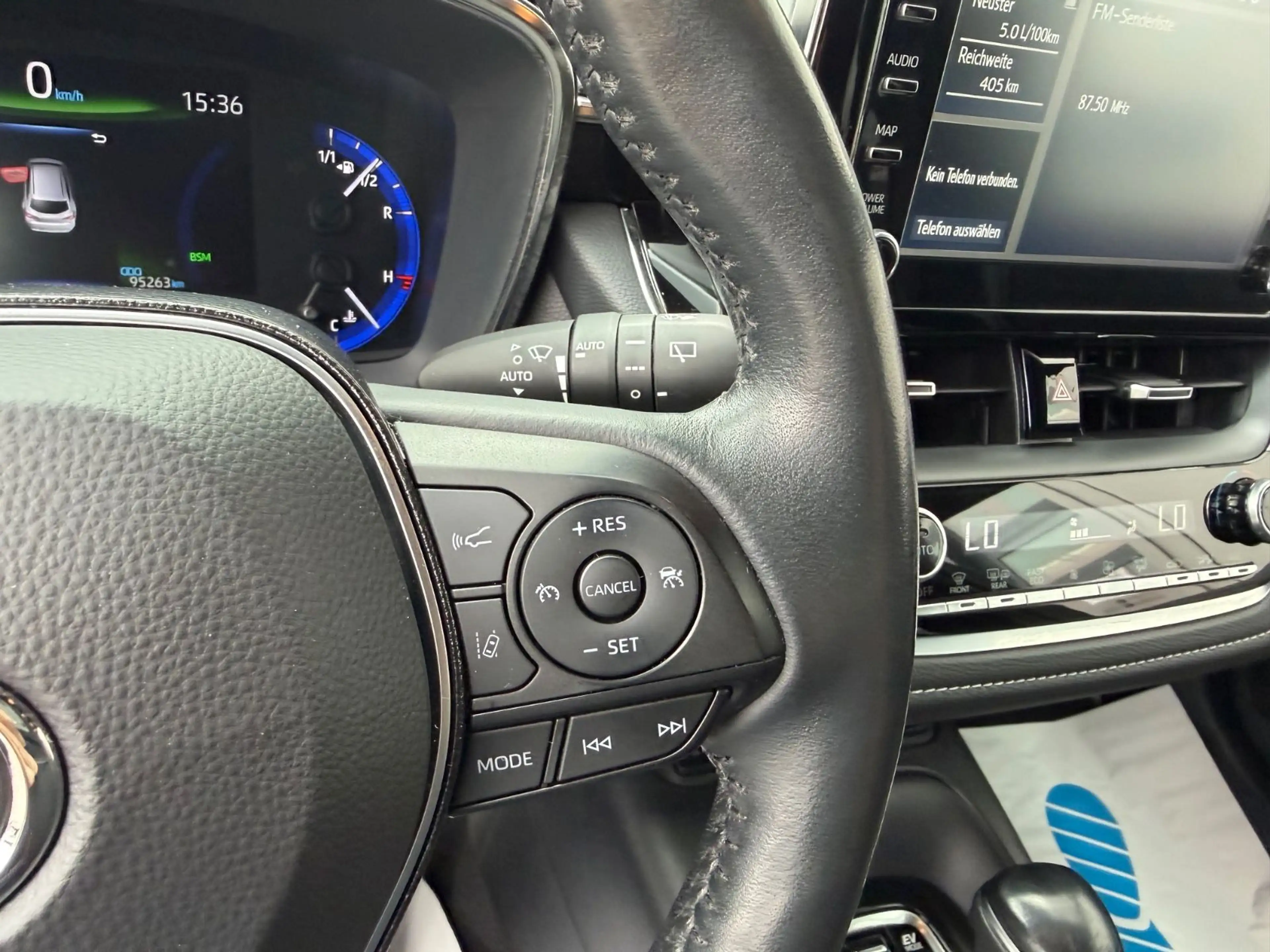 Toyota Corolla Touring Sports Hybrid Business Edition — photo 14