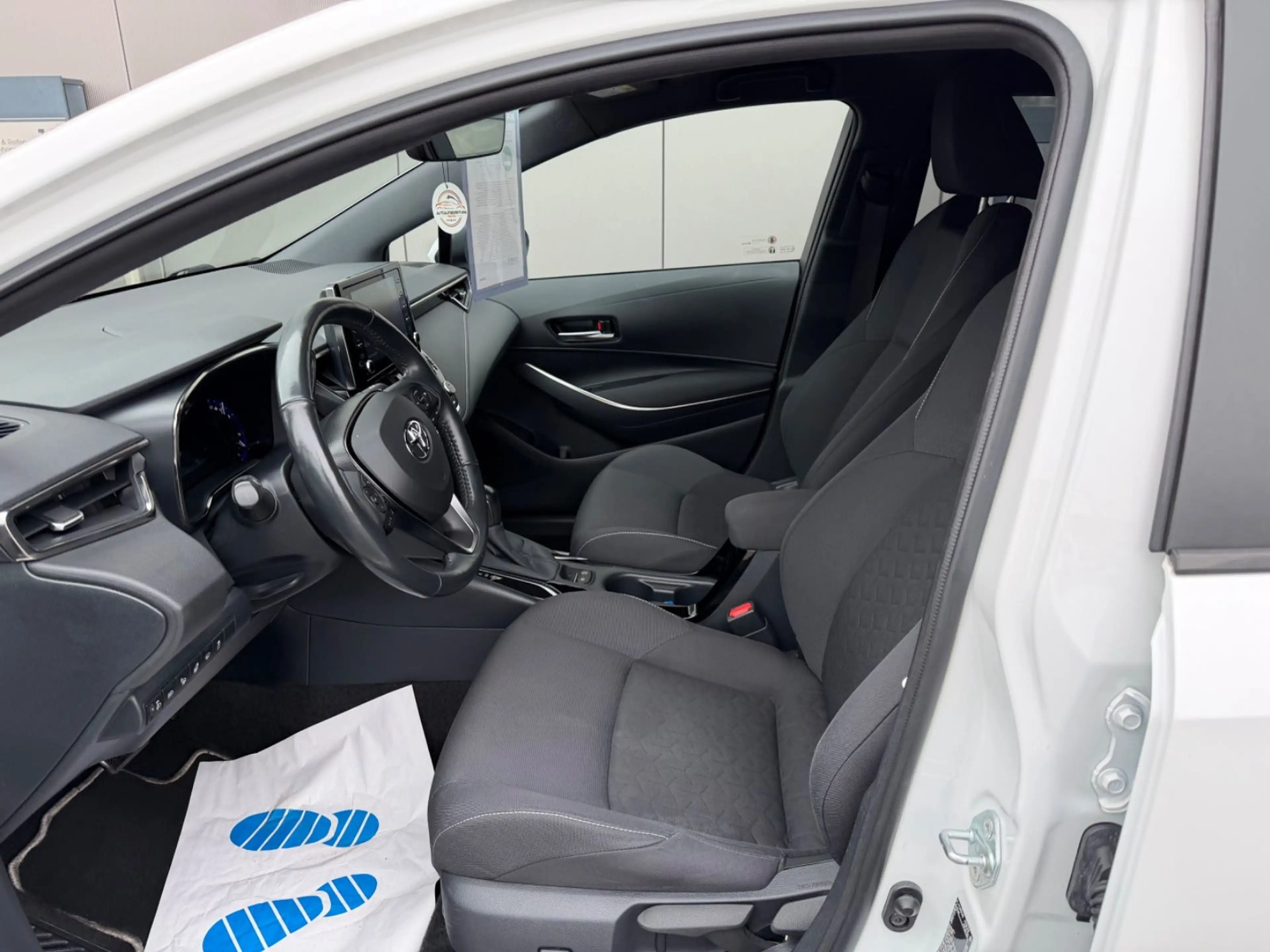 Toyota Corolla Touring Sports Hybrid Business Edition — photo 9
