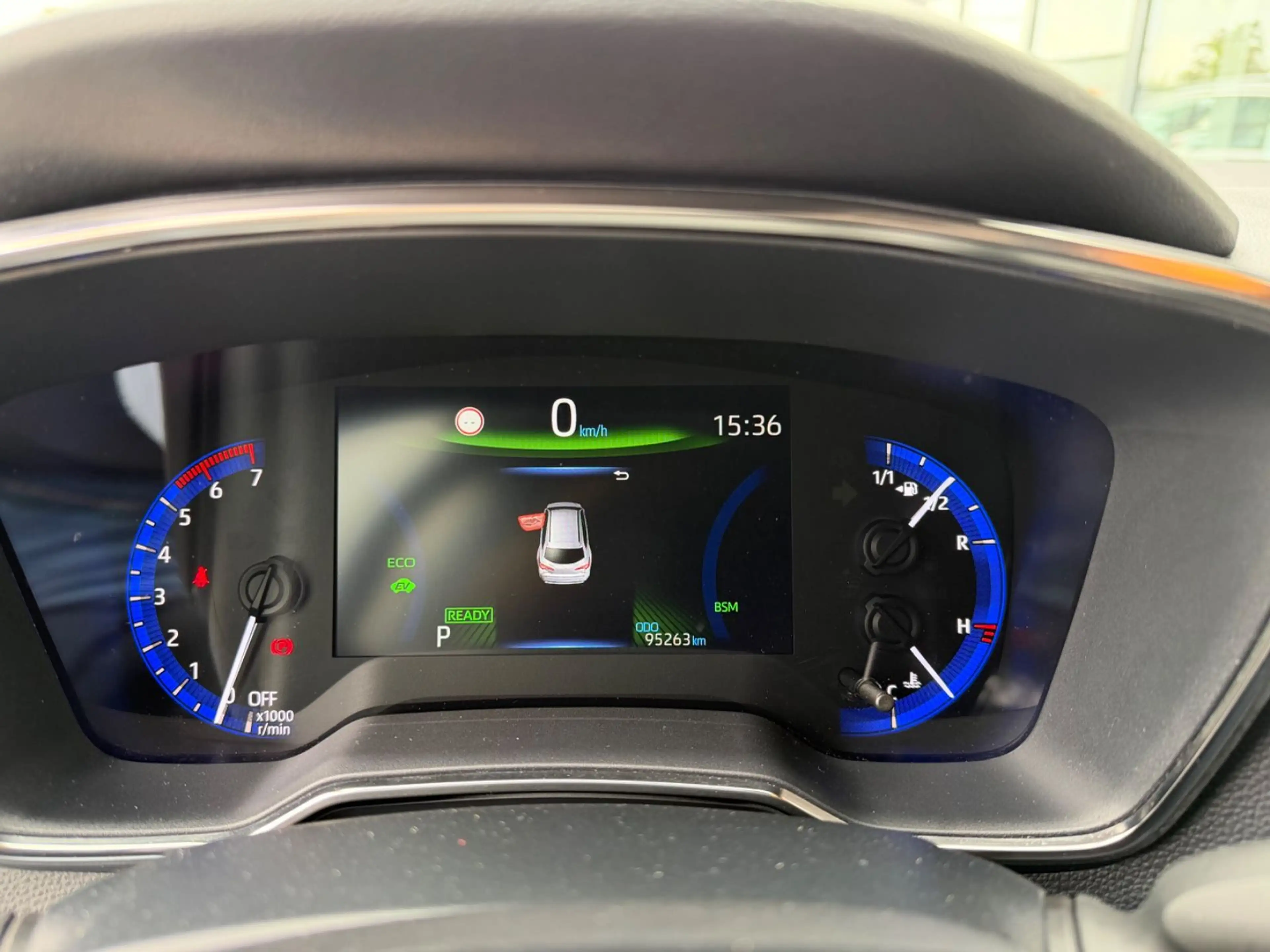 Toyota Corolla Touring Sports Hybrid Business Edition — photo 15