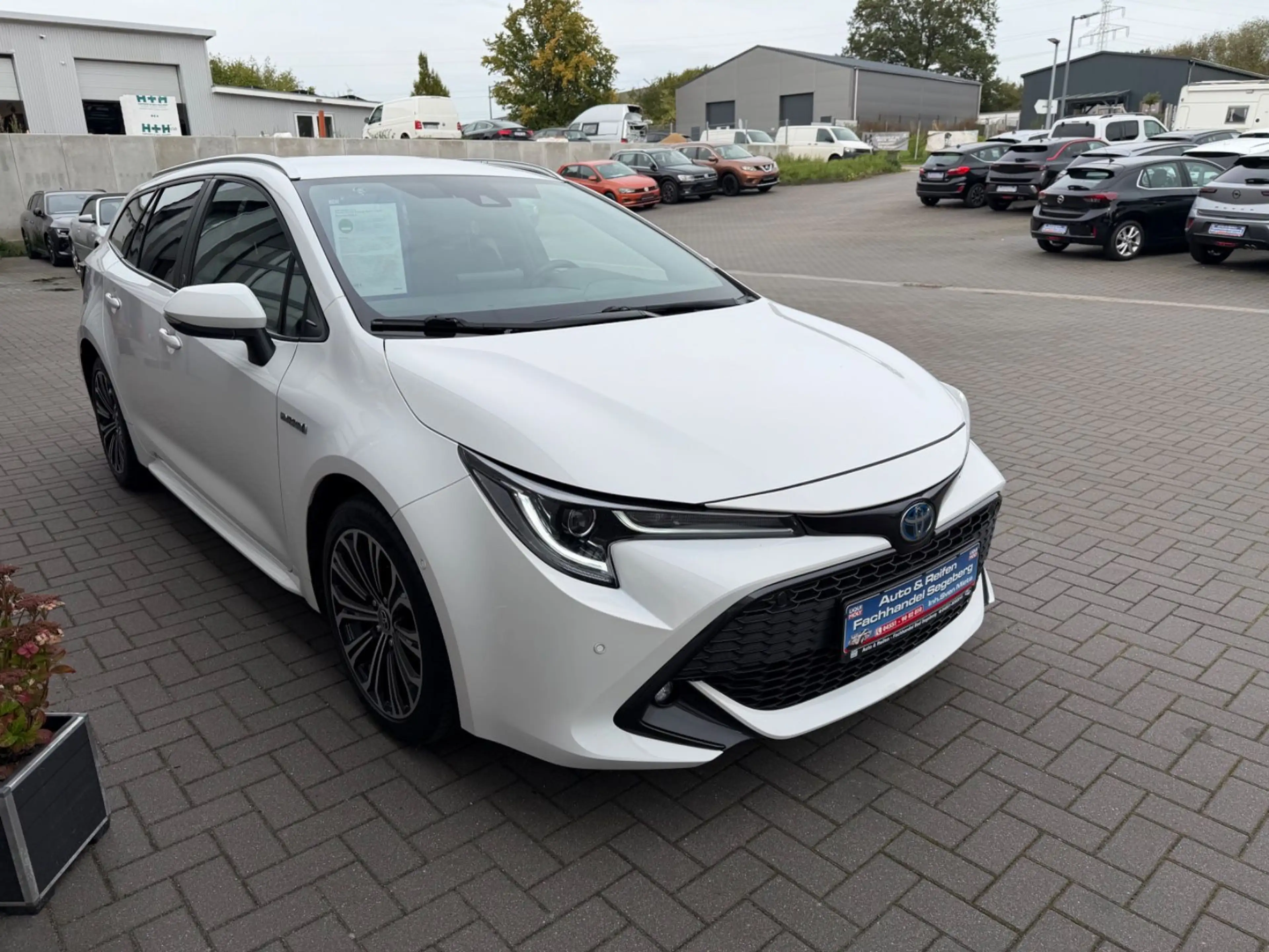 Toyota Corolla Touring Sports Hybrid Business Edition — photo 3
