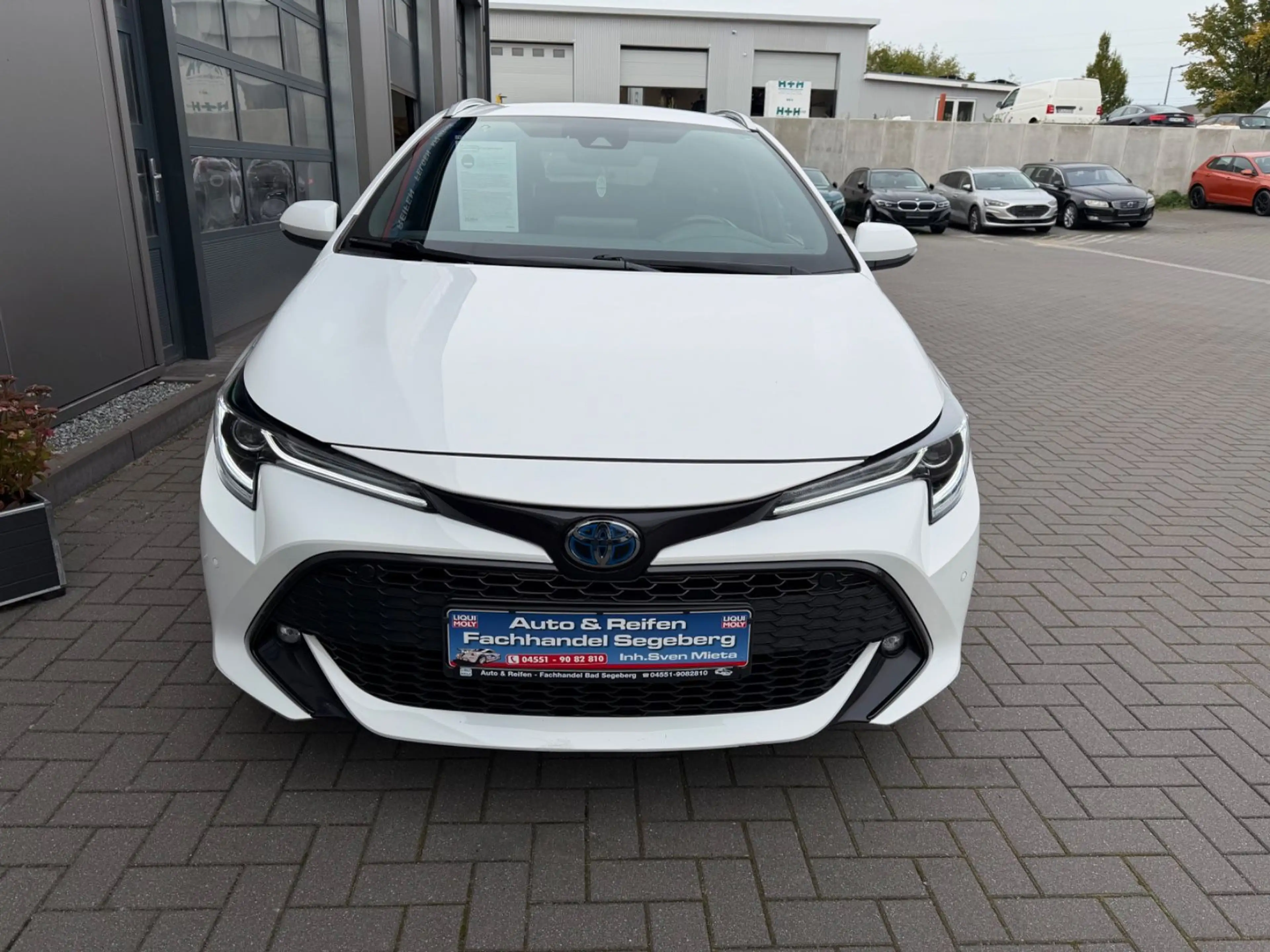 Toyota Corolla Touring Sports Hybrid Business Edition — photo 2