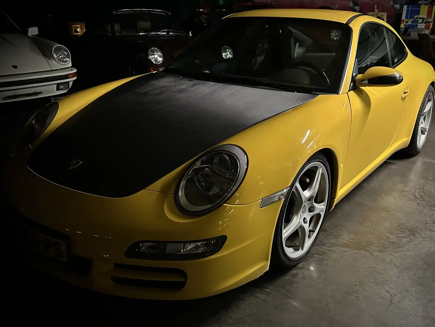 Porsche 911 911 3.6 Carrera Yellow - 1