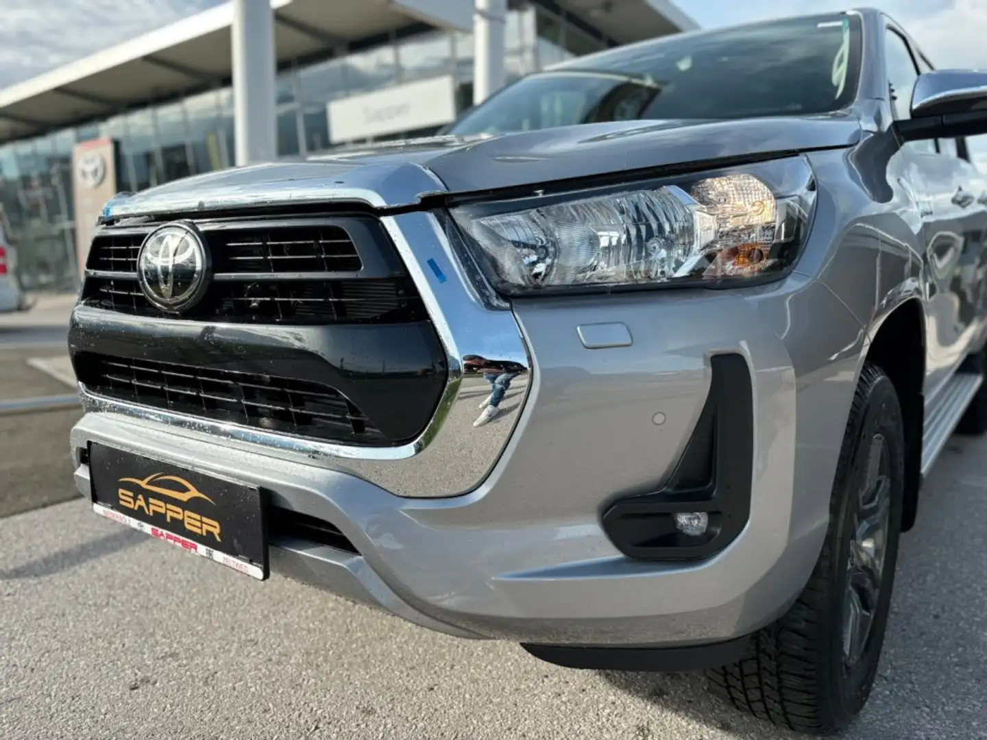 Toyota Hilux DK Active 4WD 2,4 D-4D Aut. Silber - 2