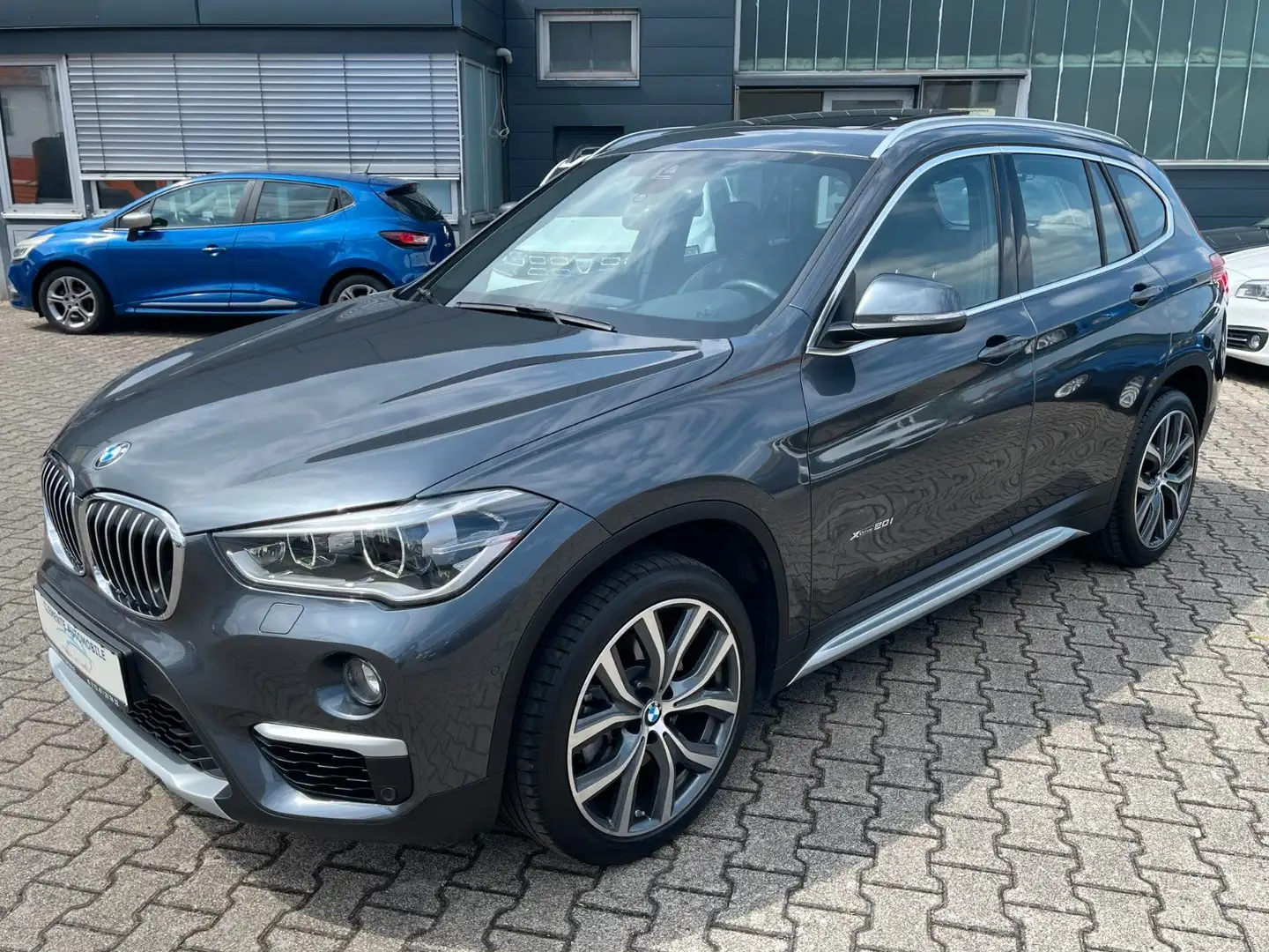BMW X1 xDrive 20iA xLine*Leder*Navi*Pano*Head-Up* Grau - 2