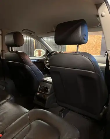 Audi Q7 view 9