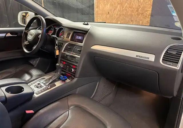 Audi Q7 view 5