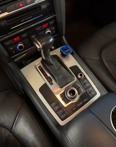 Audi Q7 view 13