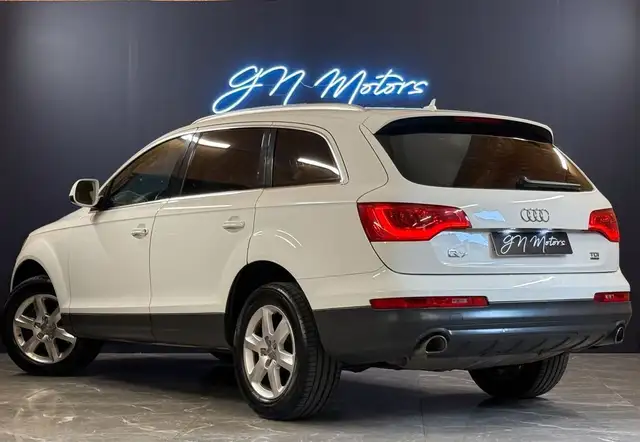 Audi Q7 view 2